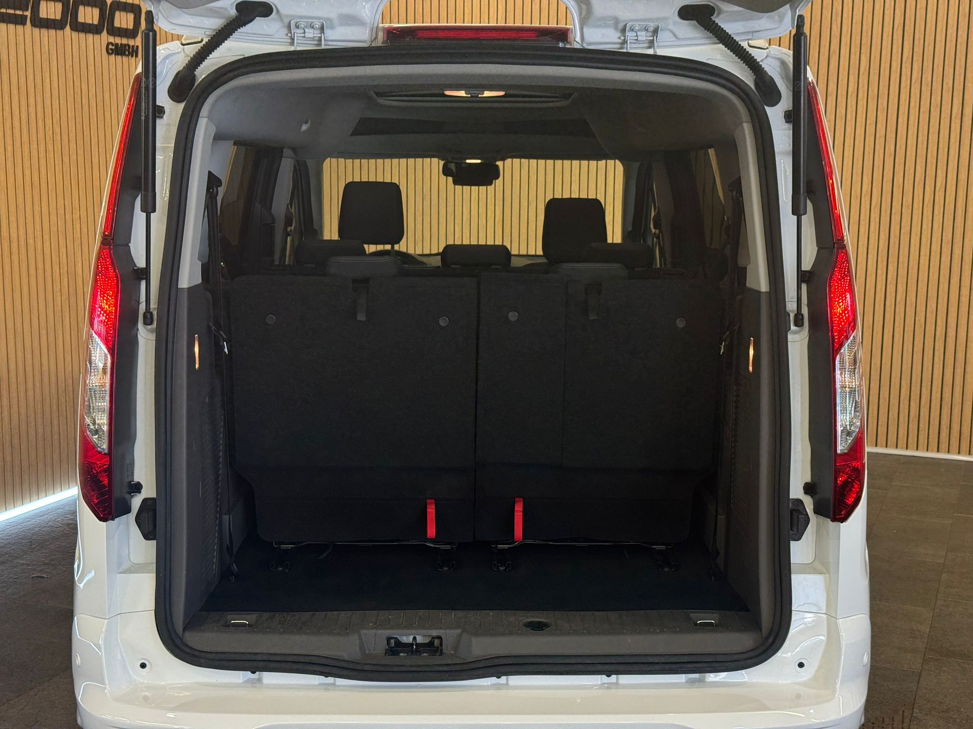 FORD Grand Tourneo Connect 1.5 EcoBlue Titanium Automat-image-6