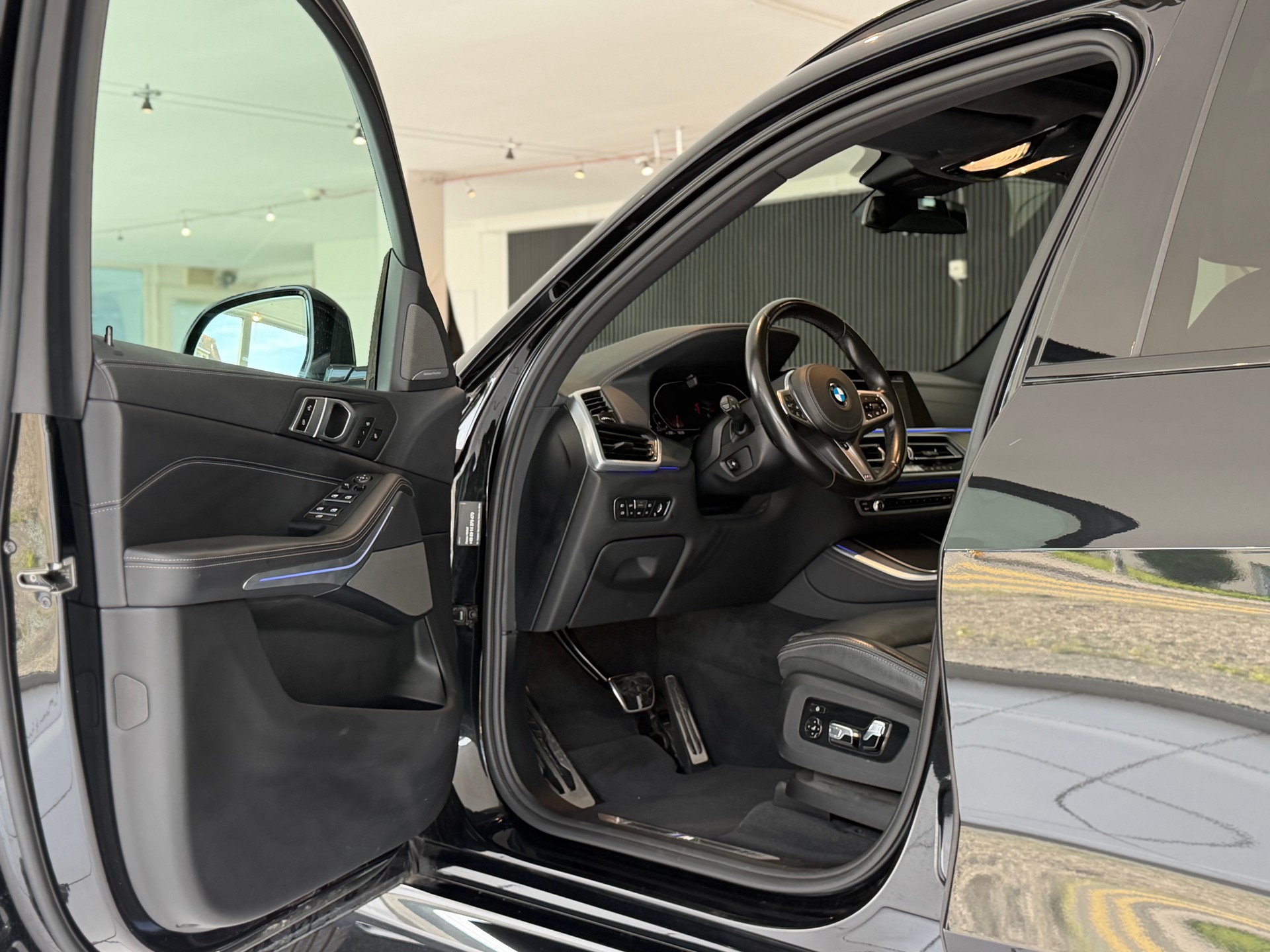 BMW X5 xDrive 48V 30d M Sport Steptronic **AHK**-image-10