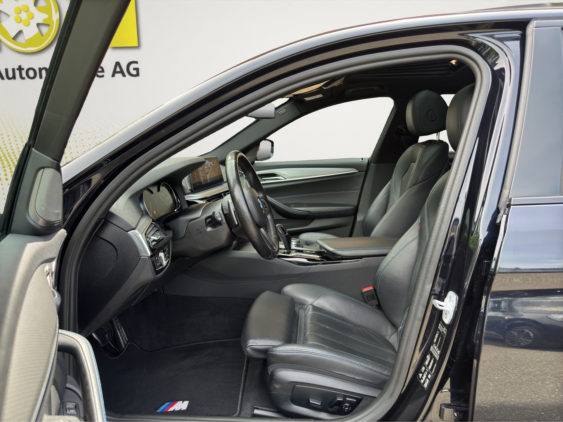 BMW 520d xDrive M-Sport 4x4 Panoramadach-image-11