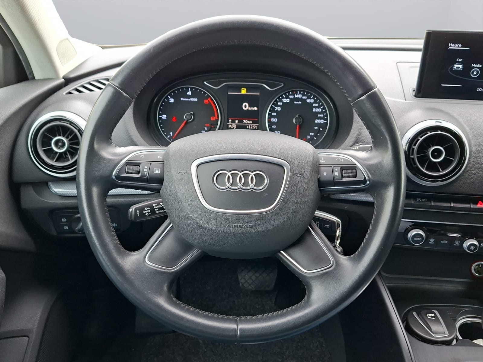 AUDI A3 Sportback 1.6 TDI Ambition S-tronic ** Service & Expertise du jour ** Frish Service & MFK ** Rabais plaques % **-image-10