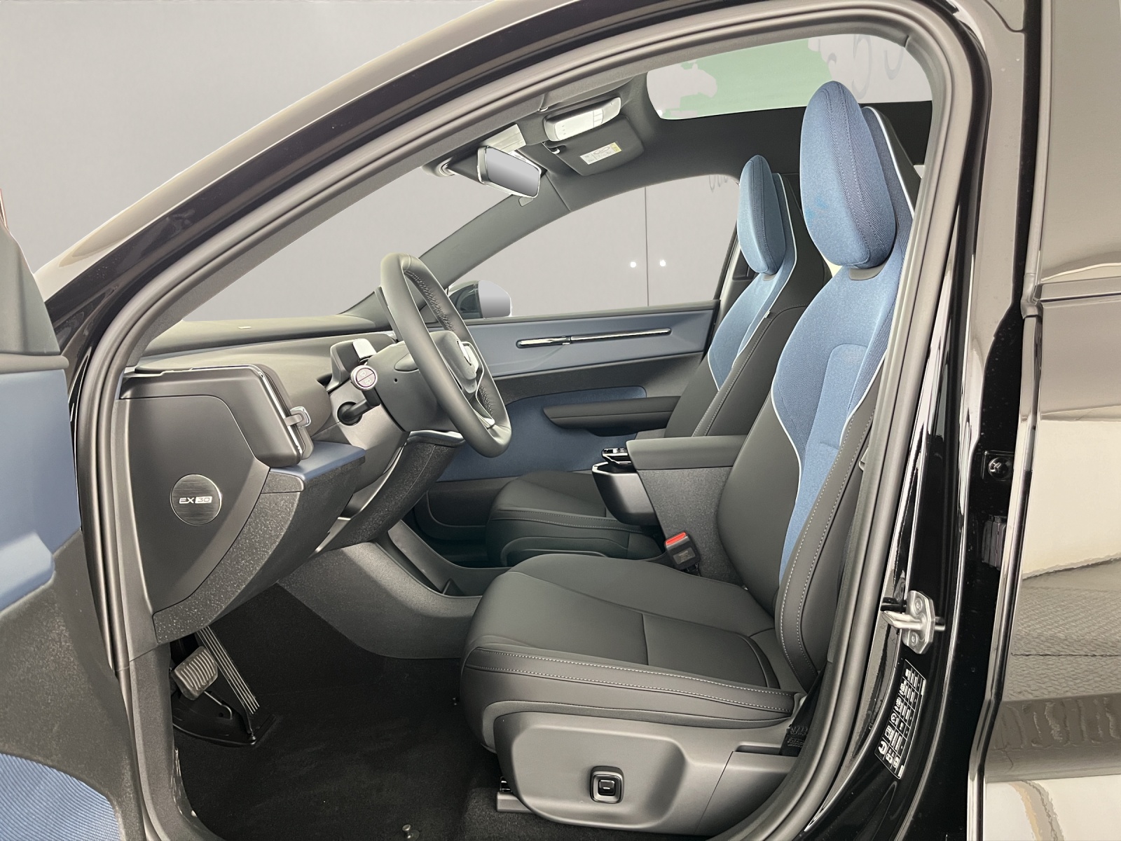 VOLVO EX30 E60 Twin Ultra Performance Sw. Black Ed. AWD-image-10