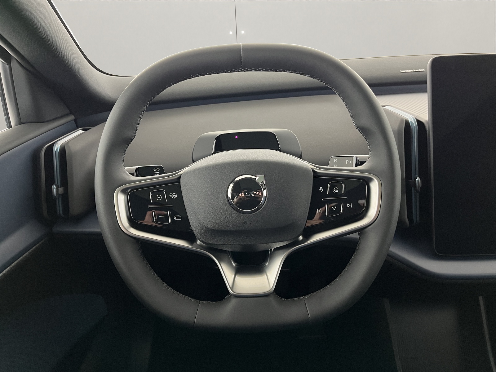 VOLVO EX30 E60 Twin Ultra Performance Sw. Black Ed. AWD-image-9
