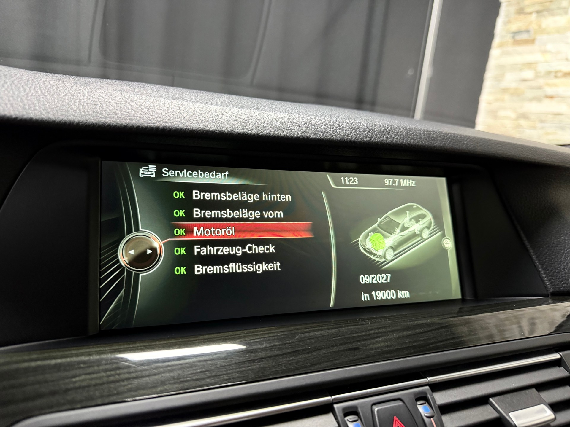 BMW M550d xDrive Touring Steptronic-image-18