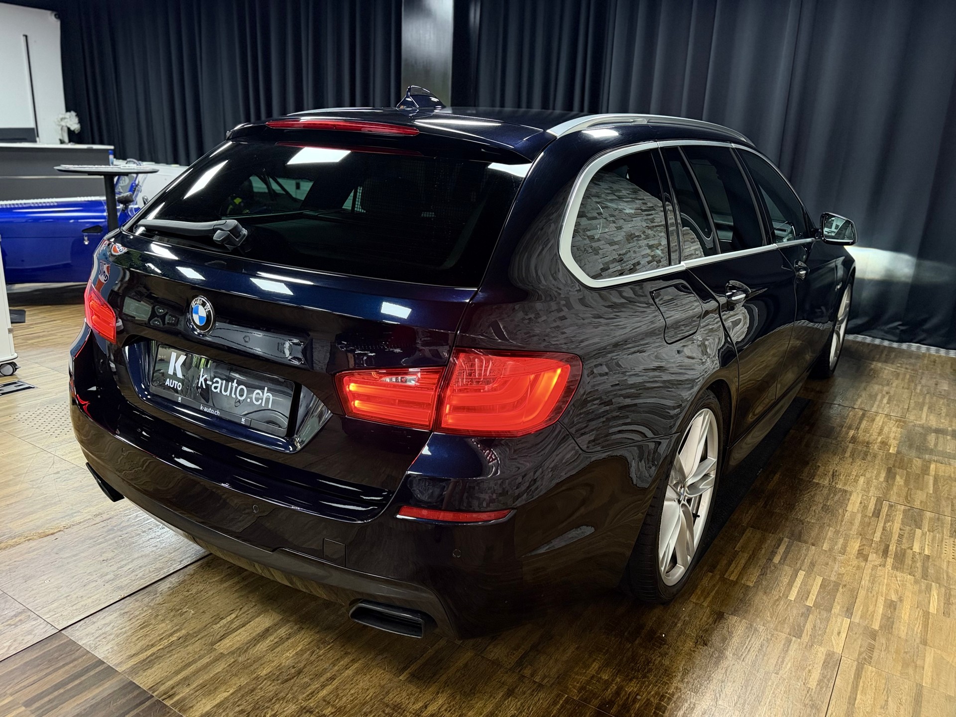 BMW M550d xDrive Touring Steptronic-image-4