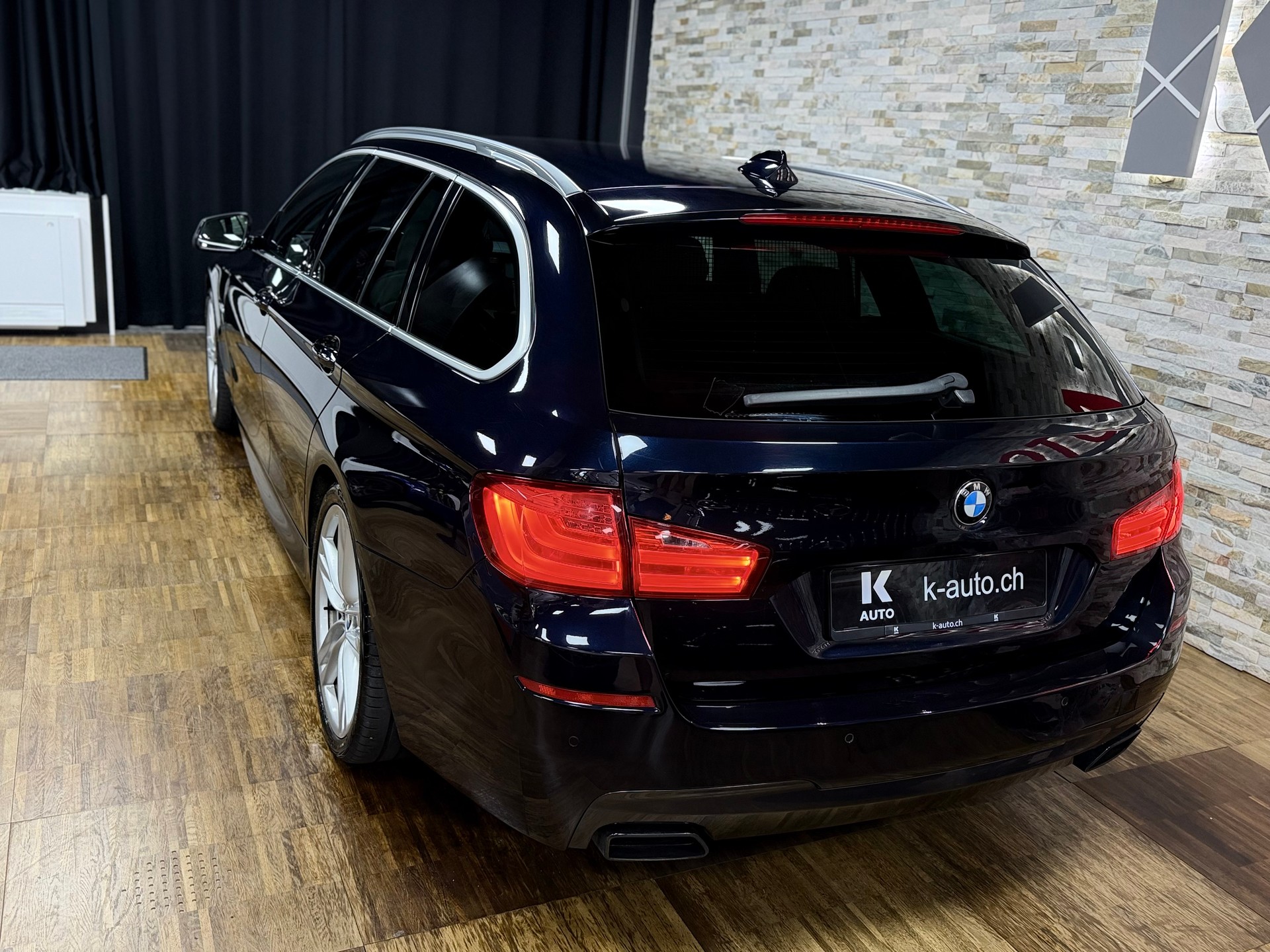 BMW M550d xDrive Touring Steptronic-image-2
