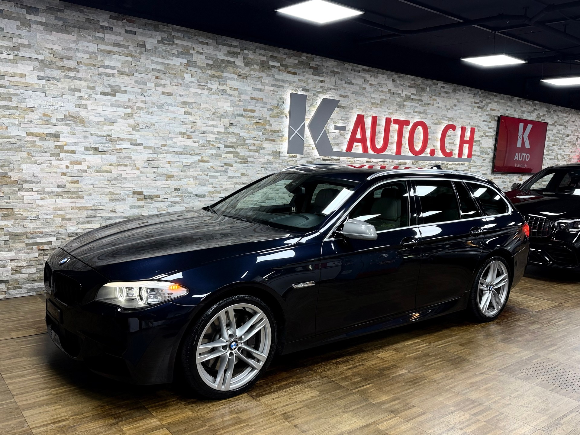 BMW M550d xDrive Touring Steptronic-image-0