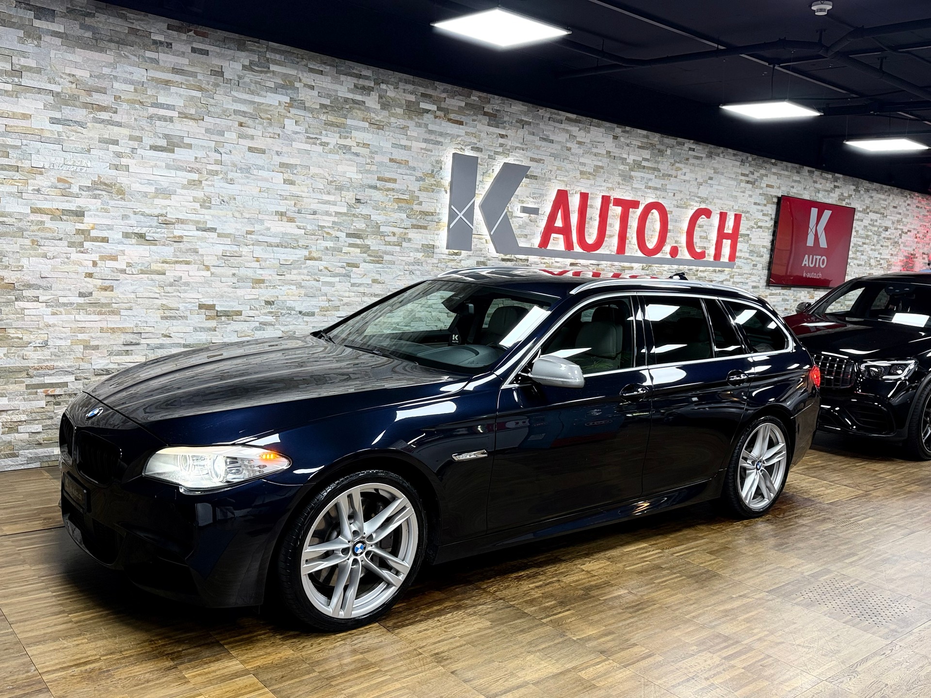 BMW M550d xDrive Touring Steptronic-image-1