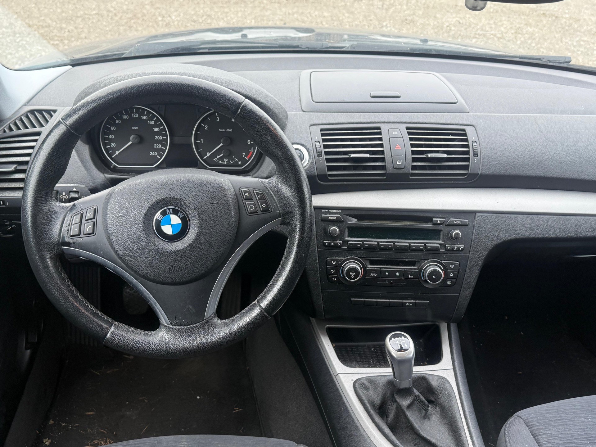 BMW 116i-image-4