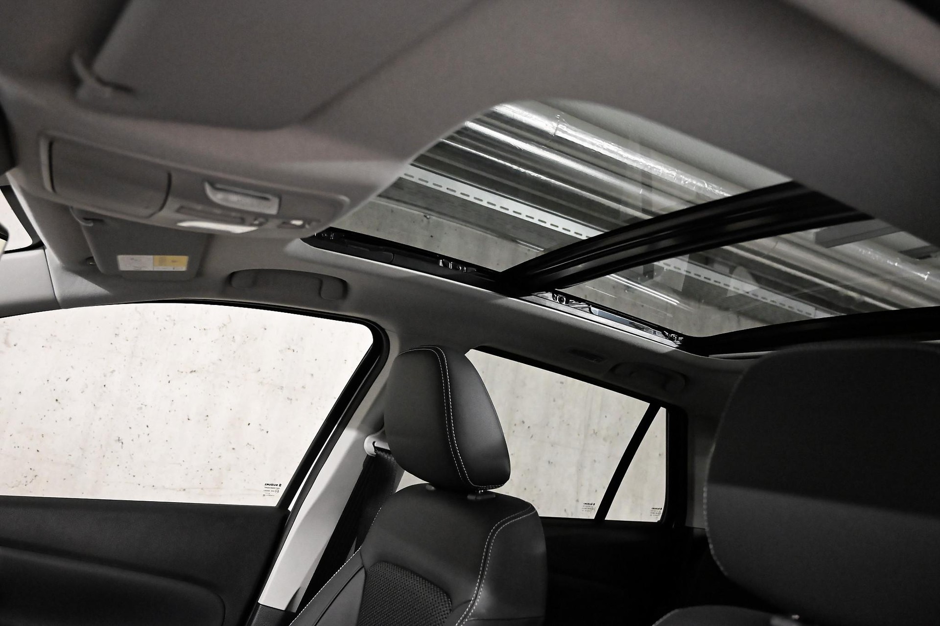 SUZUKI S-Cross 1.4 T Sakura Top Hybrid 4x4-image-12
