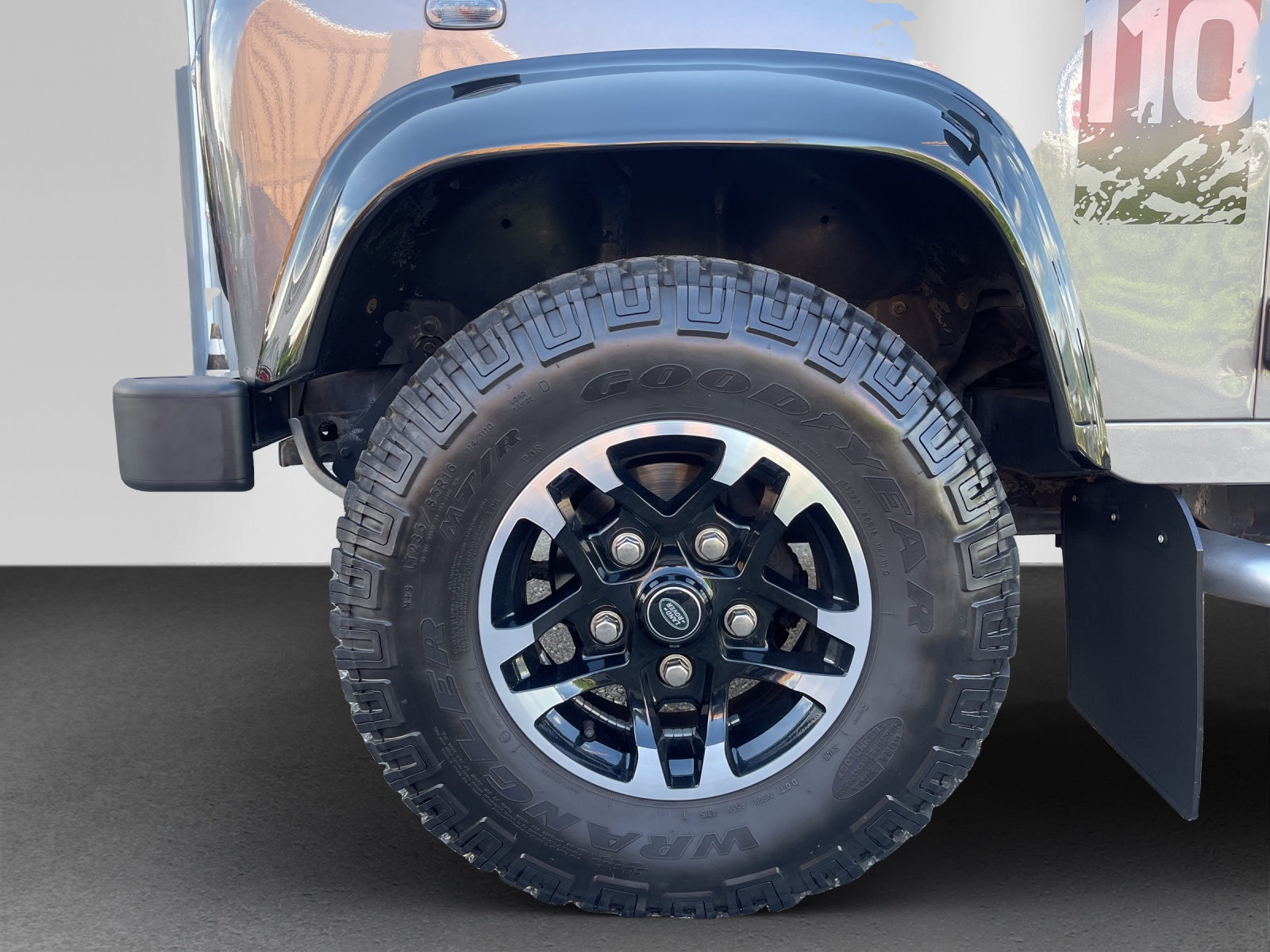 LAND ROVER Defender 110 2.2 TD4 Station Wagon Adventure-image-5