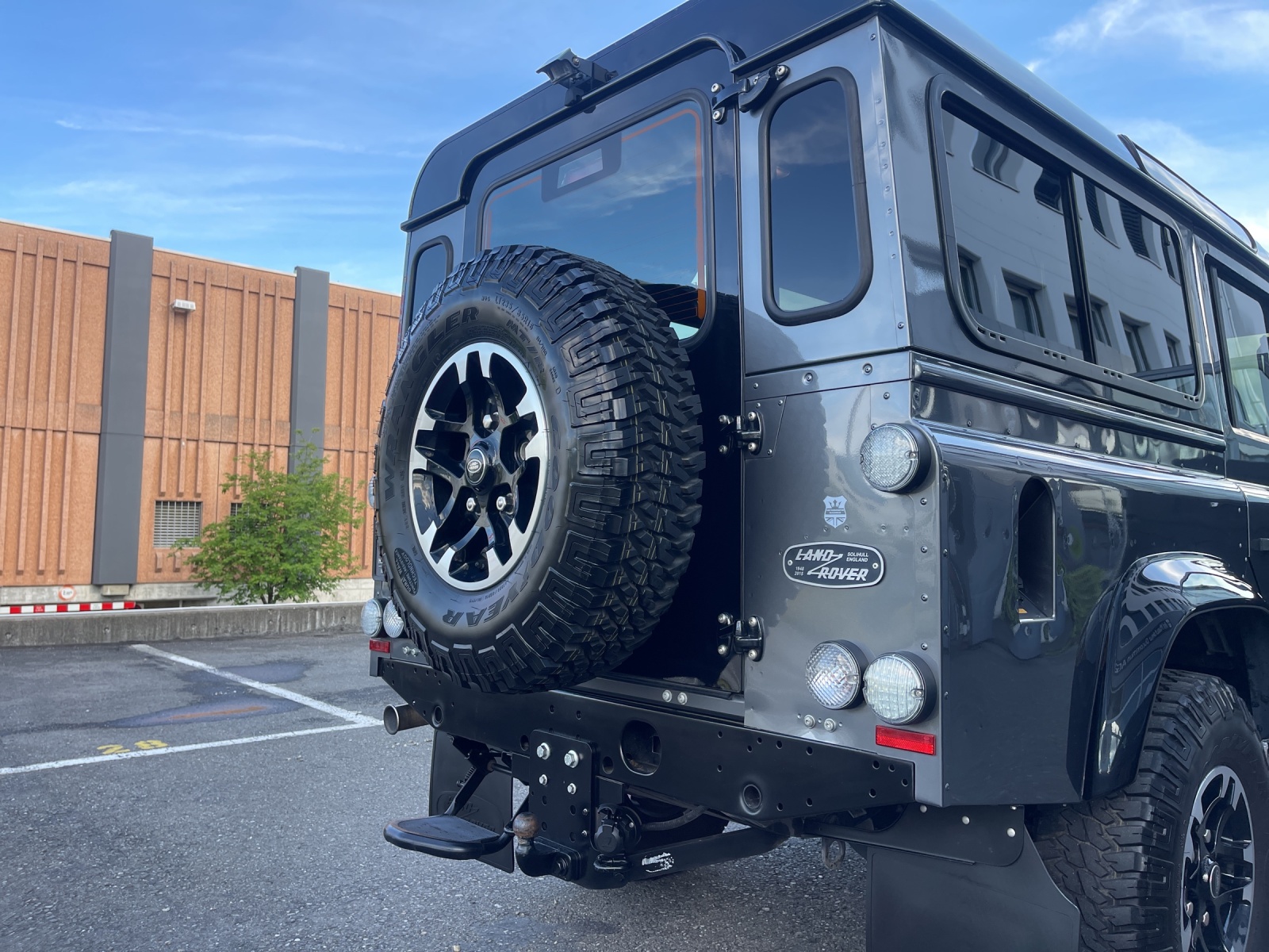 LAND ROVER Defender 110 2.2 TD4 Station Wagon Adventure-image-14