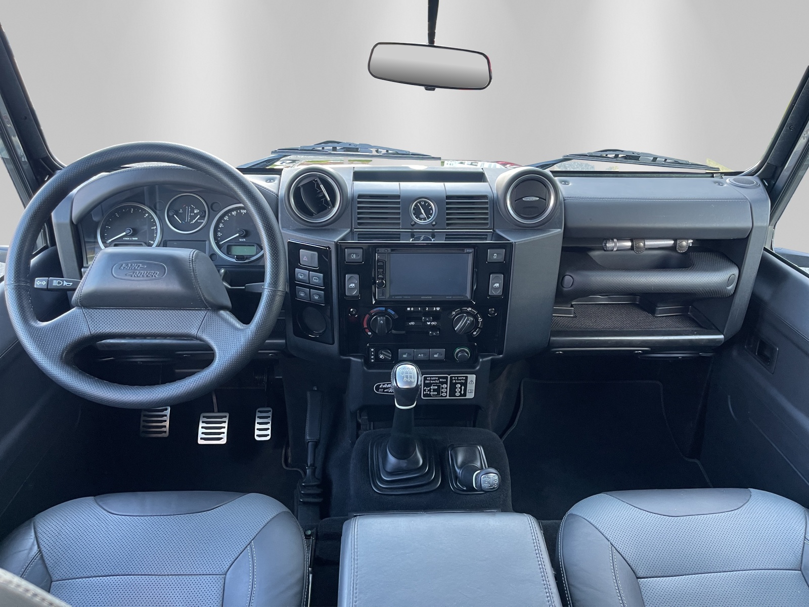 LAND ROVER Defender 110 2.2 TD4 Station Wagon Adventure-image-11