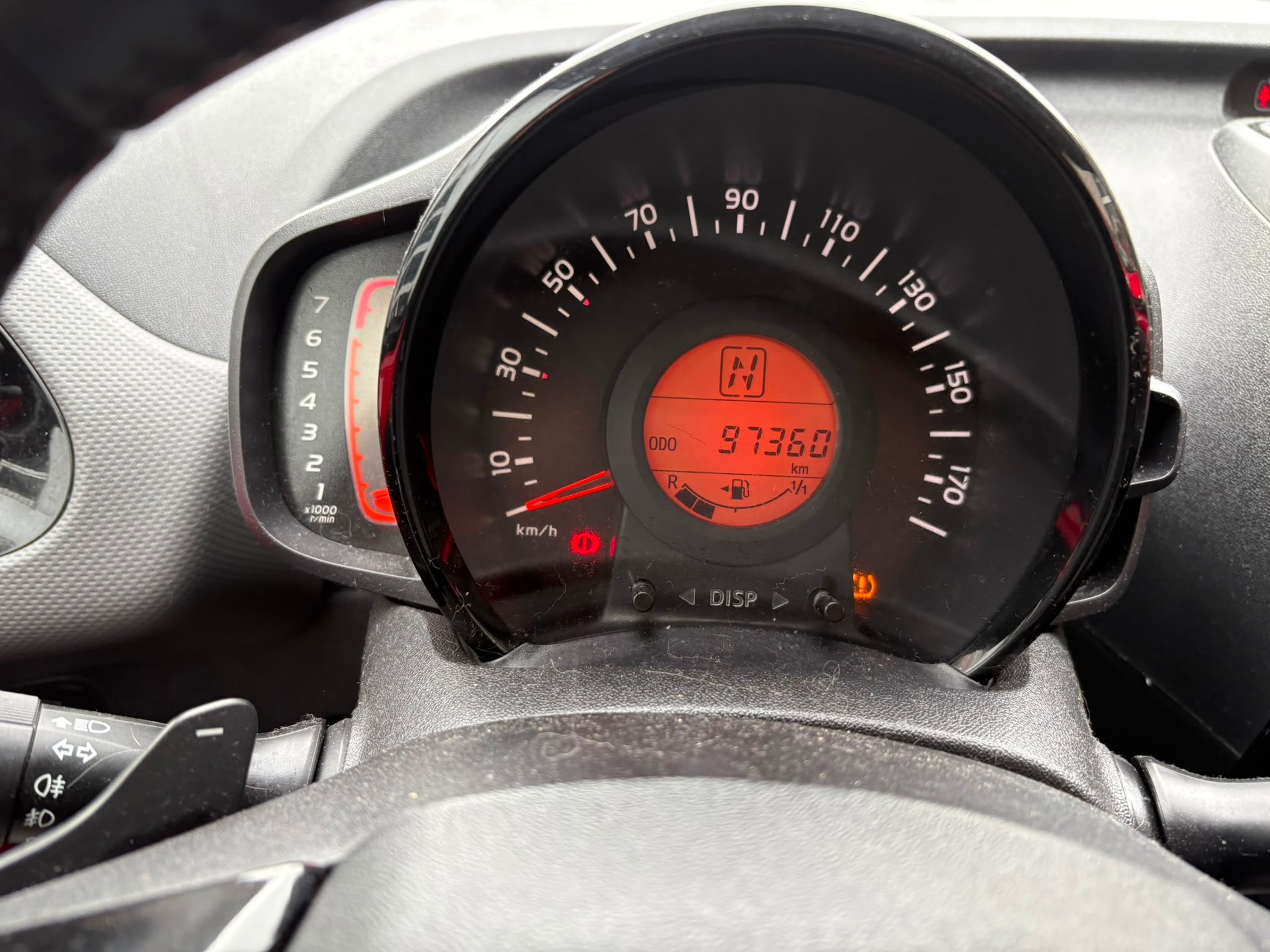 PEUGEOT 108 1.0 VTi Allure-image-13
