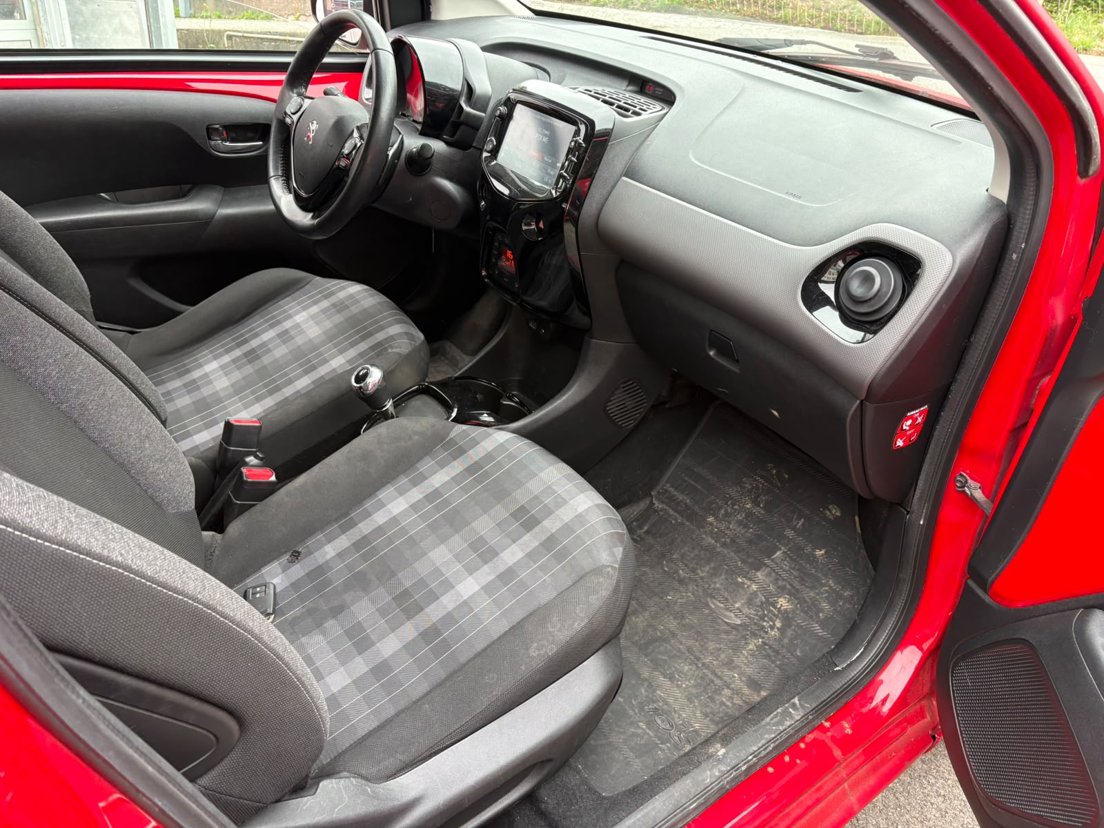 PEUGEOT 108 1.0 VTi Allure-image-11
