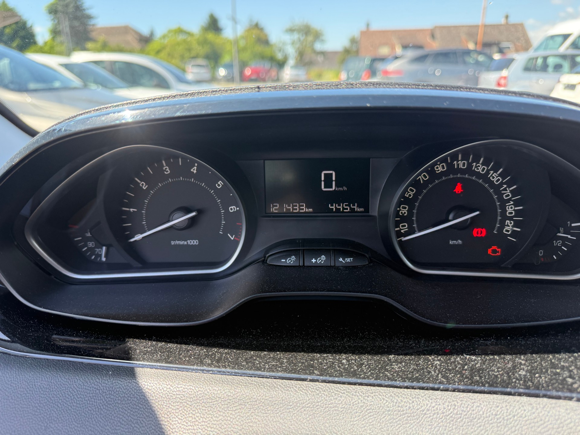 PEUGEOT 208 1.2 PureTech Access-image-8