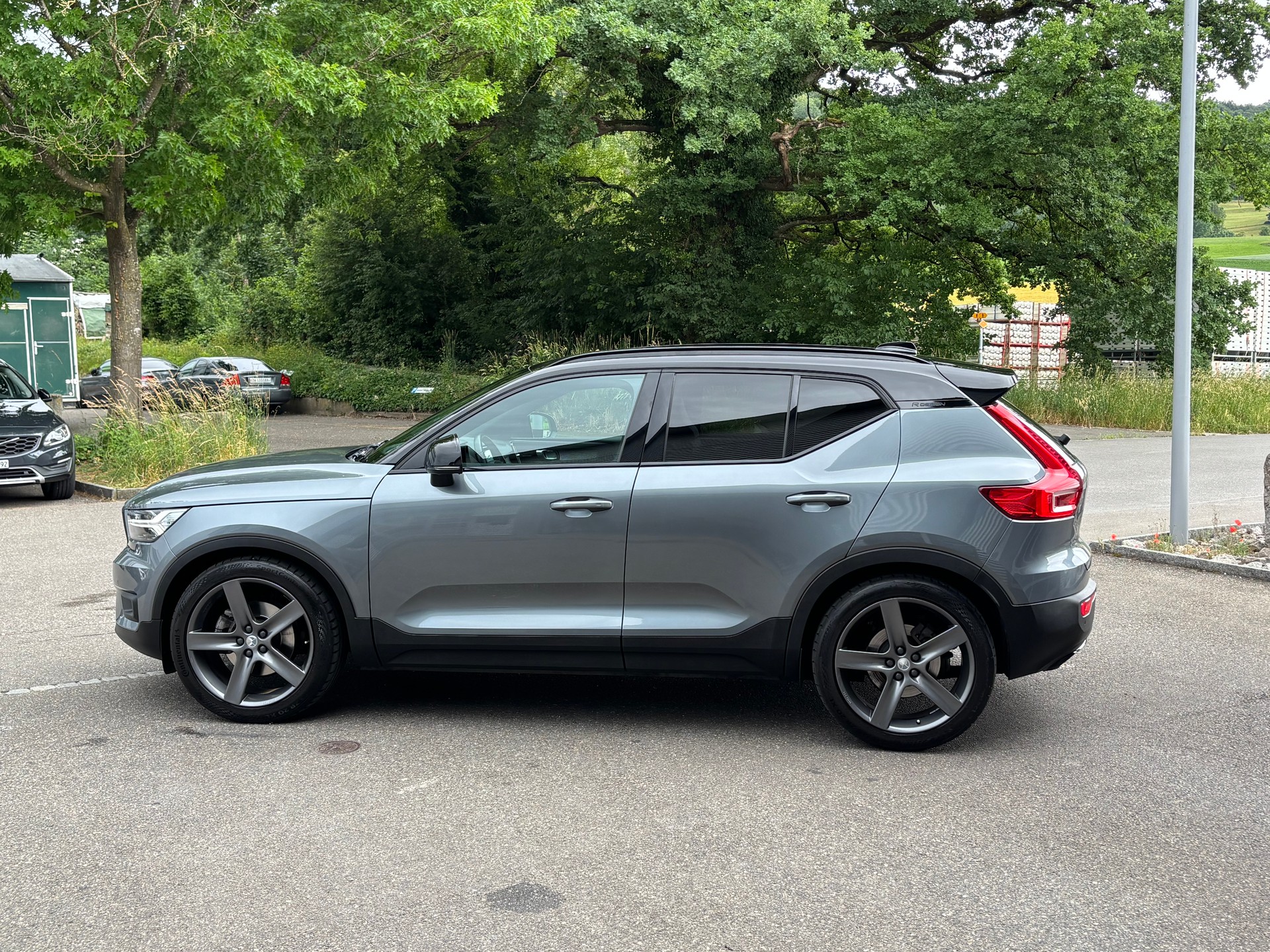 VOLVO XC40 2.0 T5 R-Design AWD-image-4