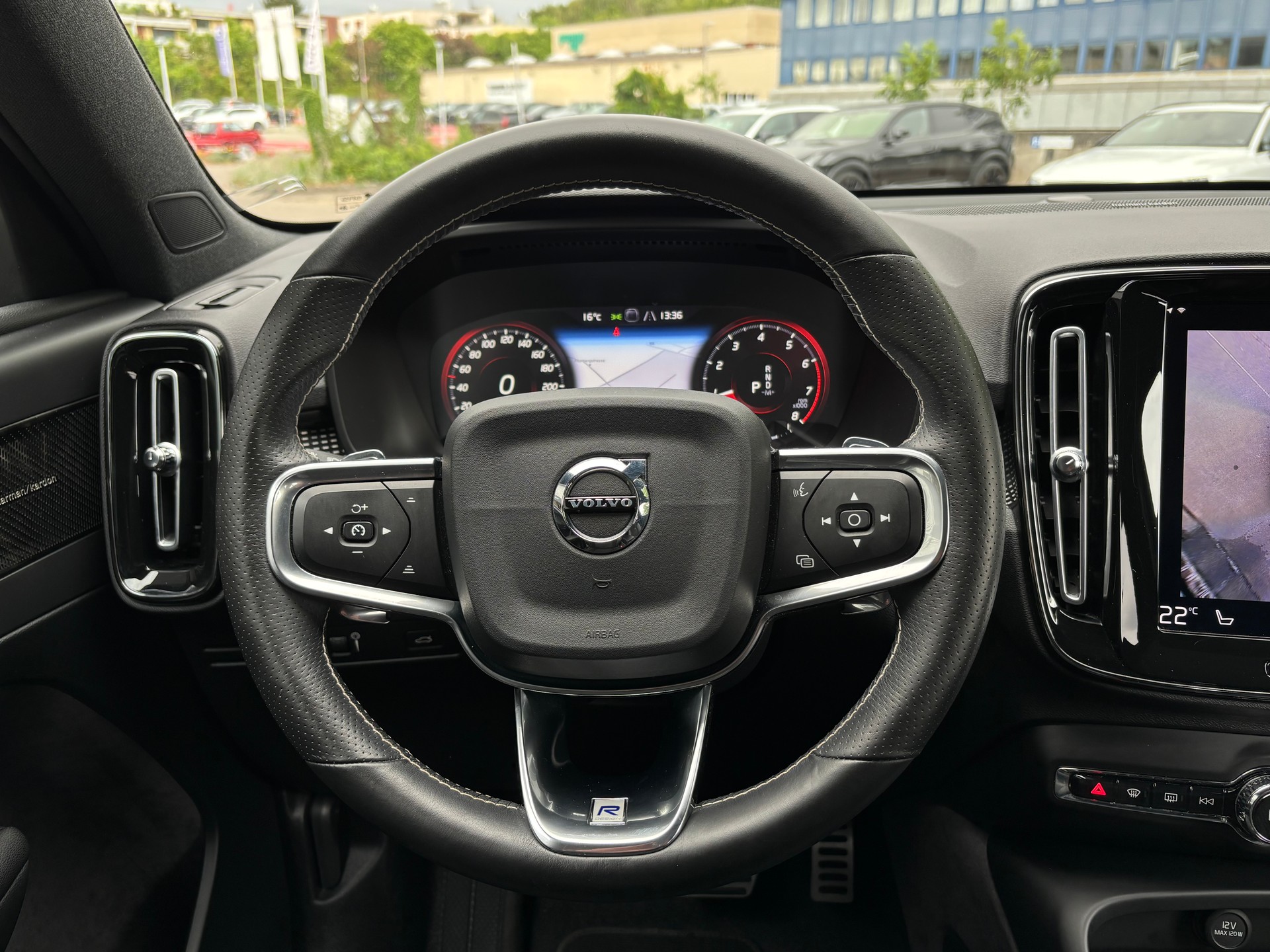 VOLVO XC40 2.0 T5 R-Design AWD-image-18
