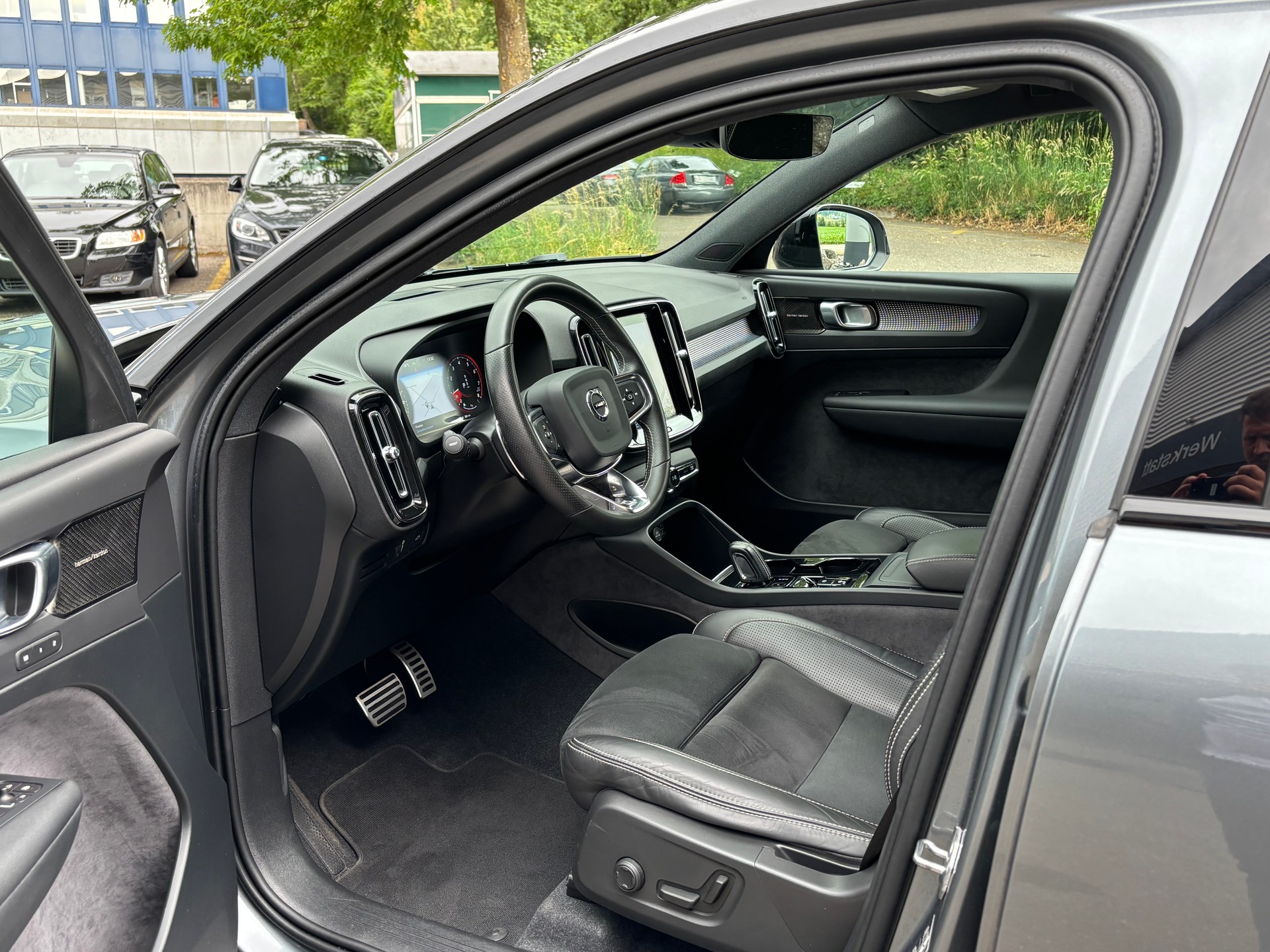 VOLVO XC40 2.0 T5 R-Design AWD-showroom-element-3