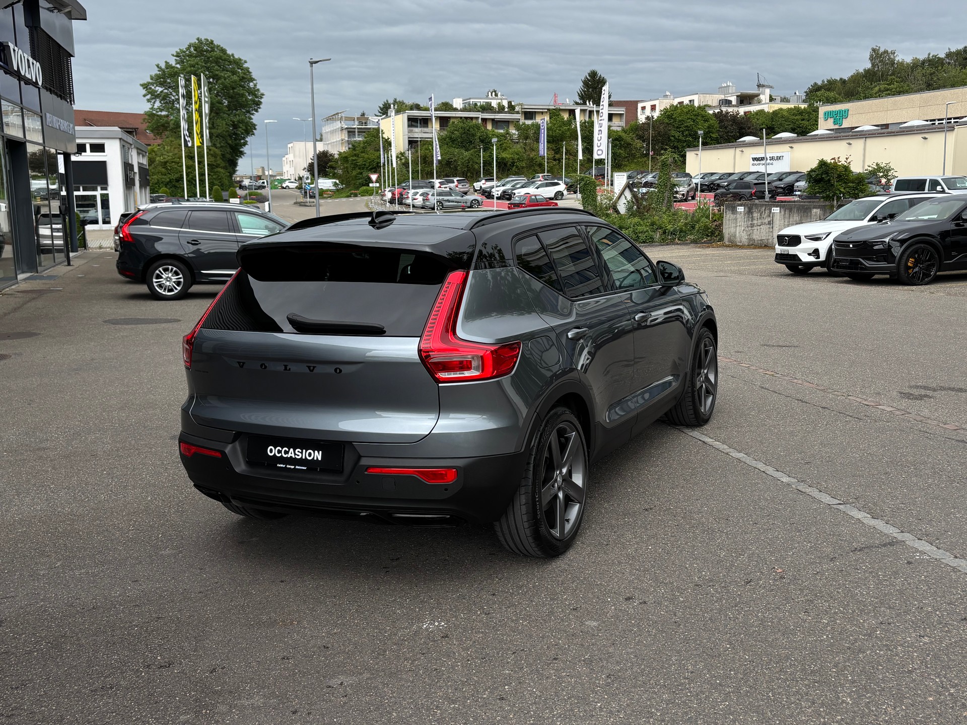 VOLVO XC40 2.0 T5 R-Design AWD-image-5