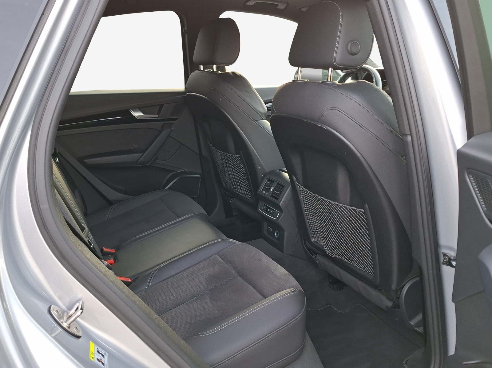 AUDI Q5 Sportback 40 TDI Blackedition quattro S-tronic-image-13