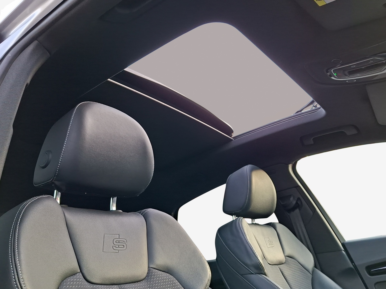 AUDI Q5 Sportback 40 TDI Blackedition quattro S-tronic-image-15