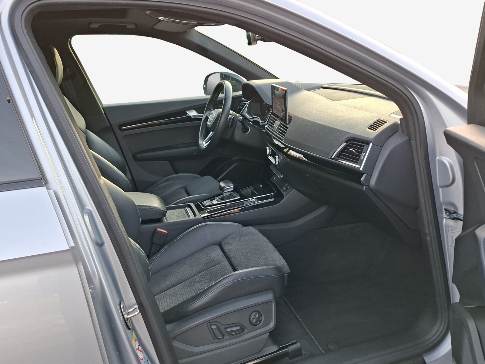 AUDI Q5 Sportback 40 TDI Blackedition quattro S-tronic-image-14