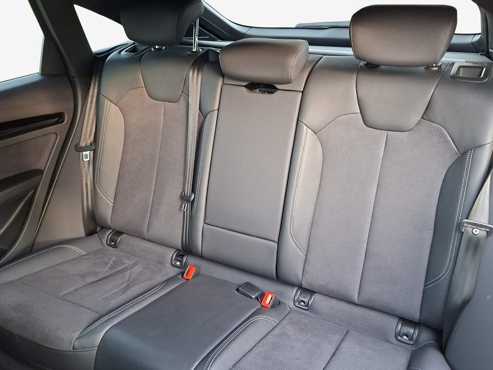 AUDI Q5 Sportback 40 TDI Blackedition quattro S-tronic-image-11