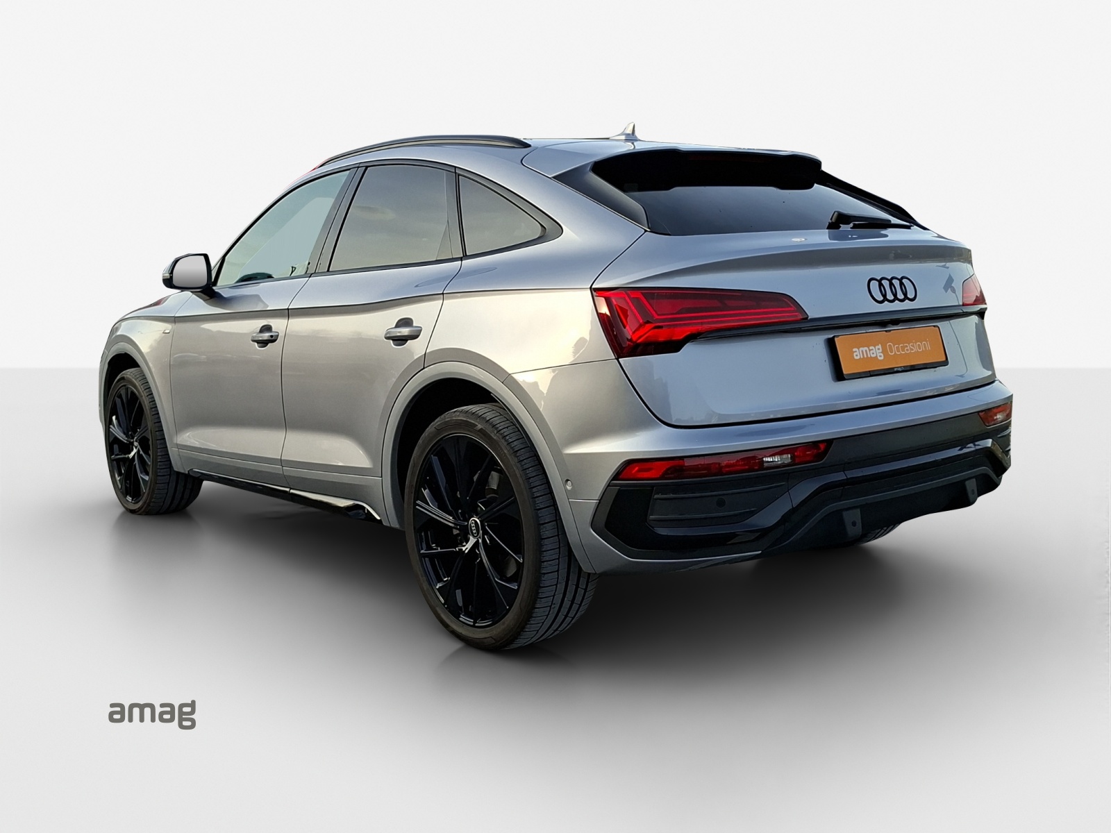 AUDI Q5 Sportback 40 TDI Blackedition quattro S-tronic-image-2