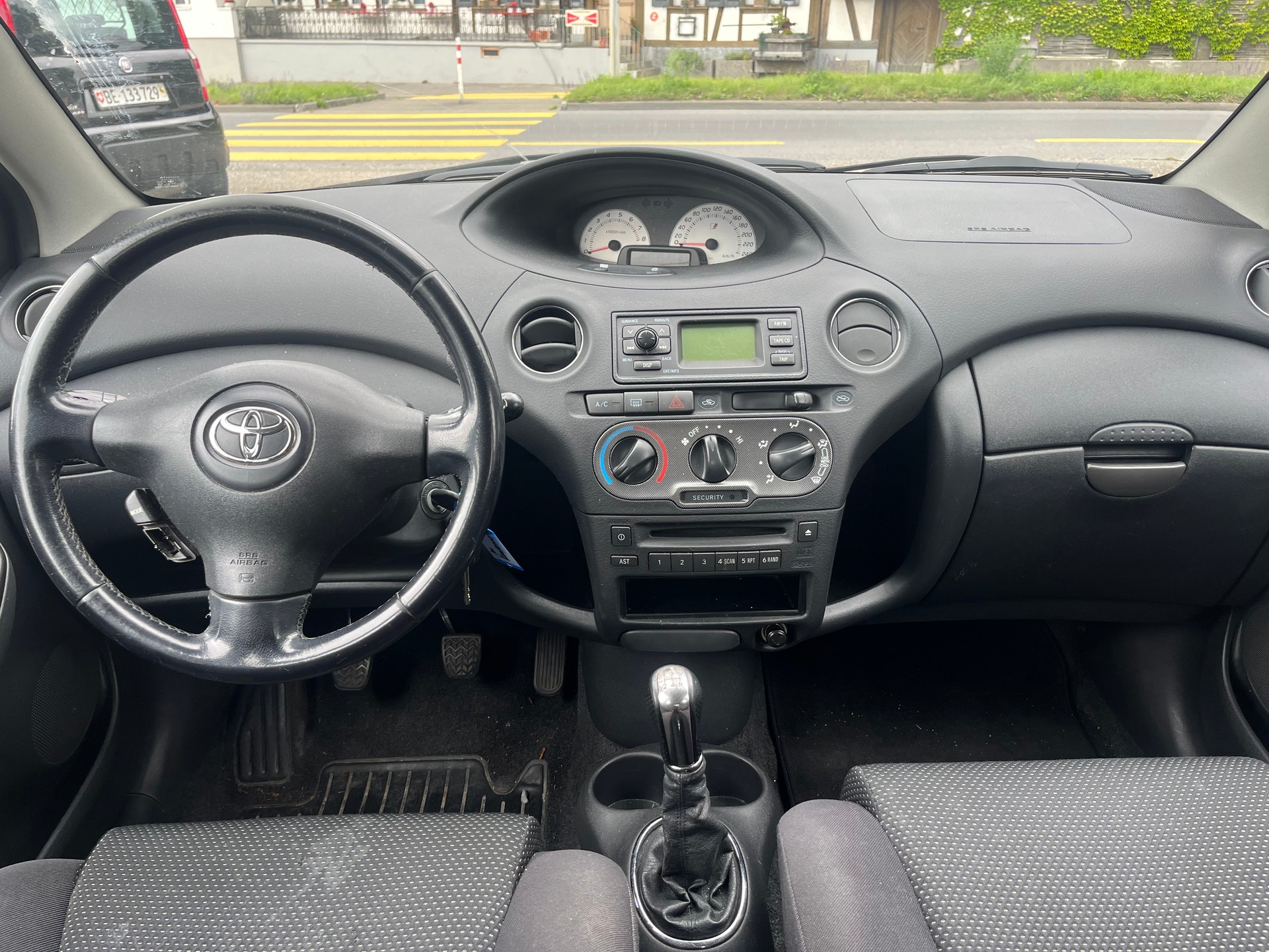 TOYOTA Yaris 1.5 TS-image-8