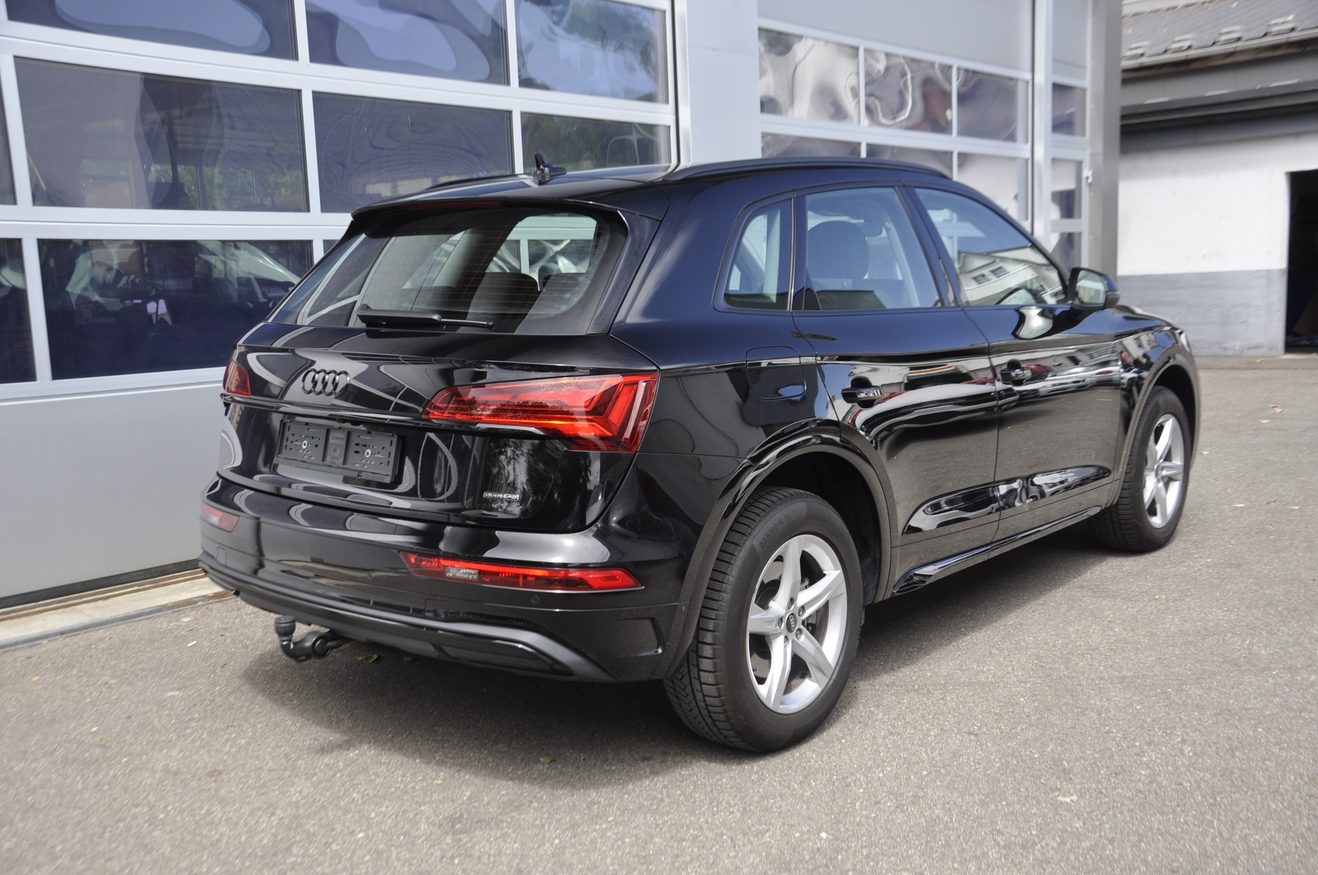 AUDI Q5 50 TFSI e PHEV advanced quattro S-tronic I Anhängerkupplung-image-1