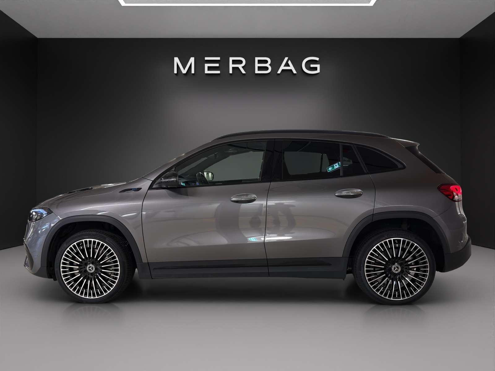 MERCEDES-BENZ EQA 300 AMG Line 4Matic-image-3