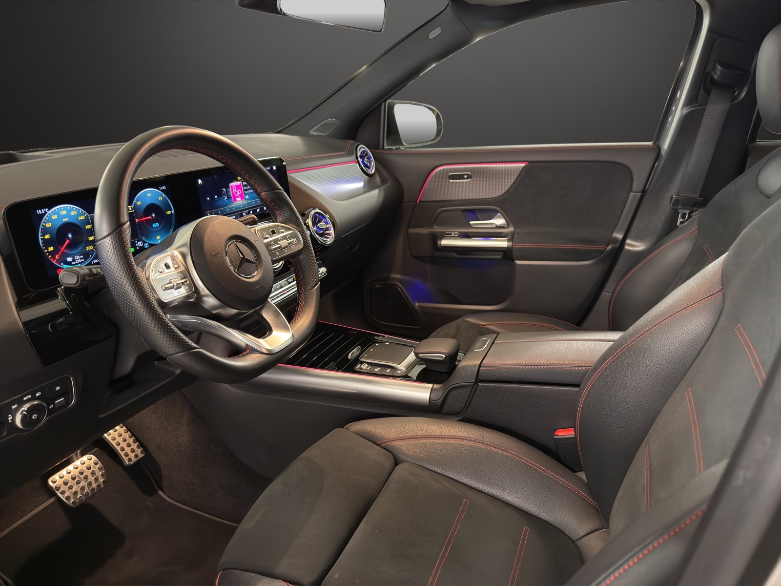 MERCEDES-BENZ EQA 300 AMG Line 4Matic-image-10