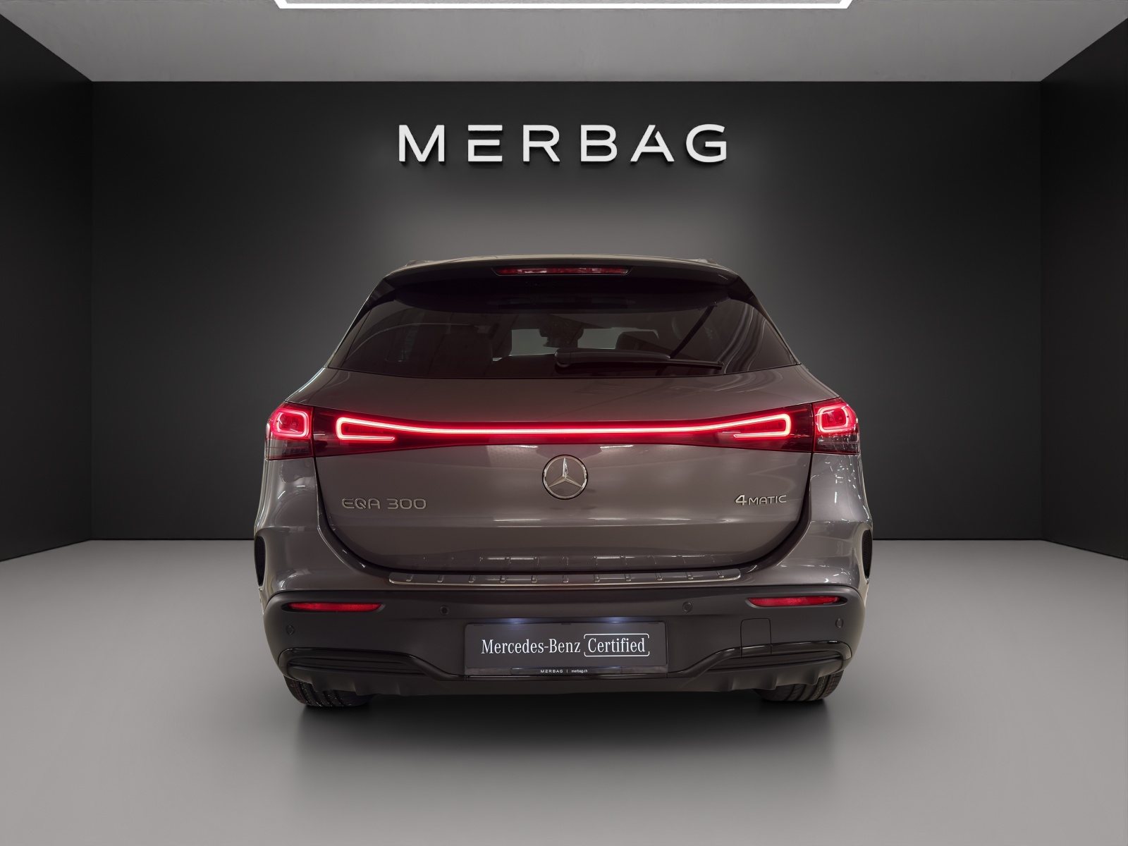 MERCEDES-BENZ EQA 300 AMG Line 4Matic-image-6
