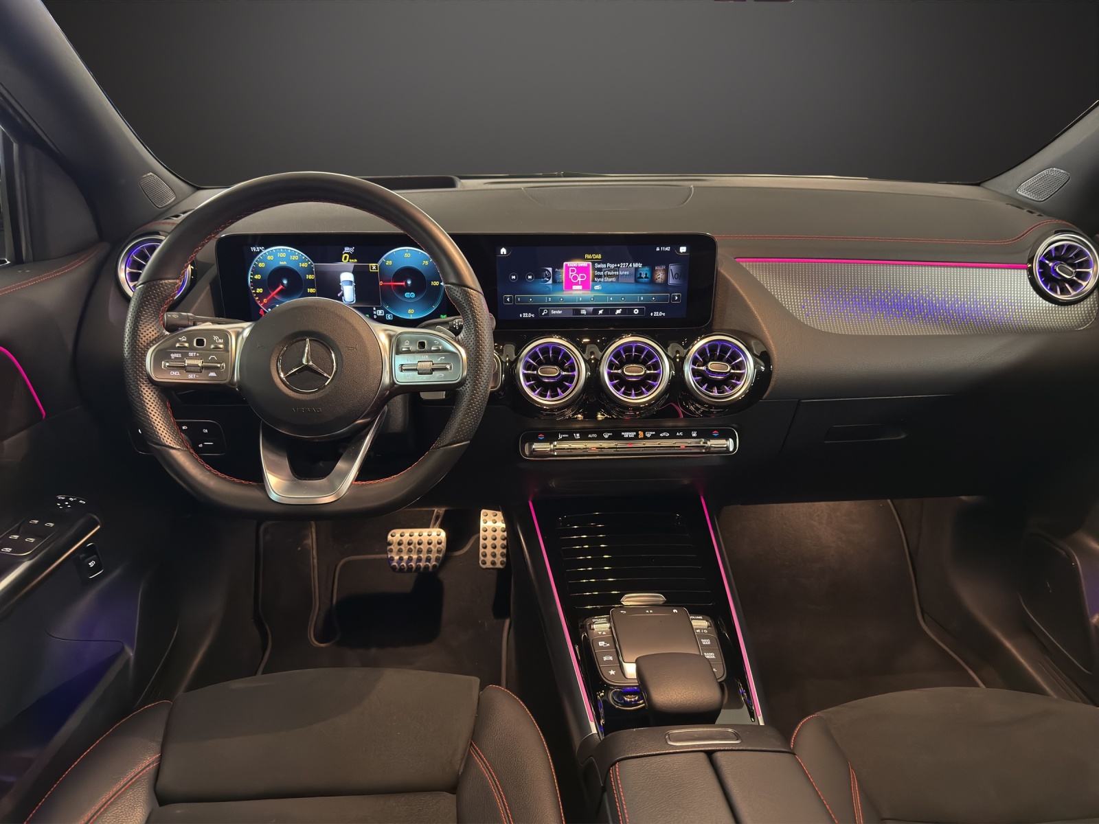 MERCEDES-BENZ EQA 300 AMG Line 4Matic-image-9