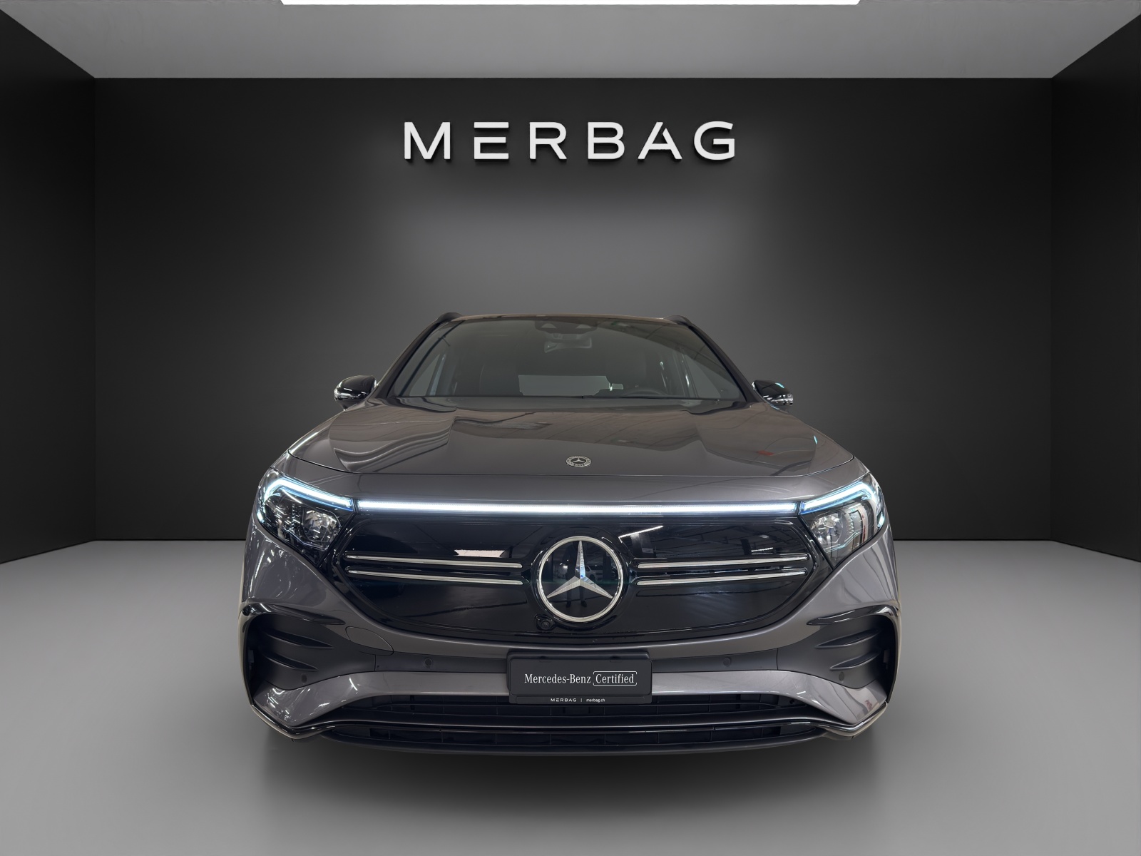 MERCEDES-BENZ EQA 300 AMG Line 4Matic-image-1