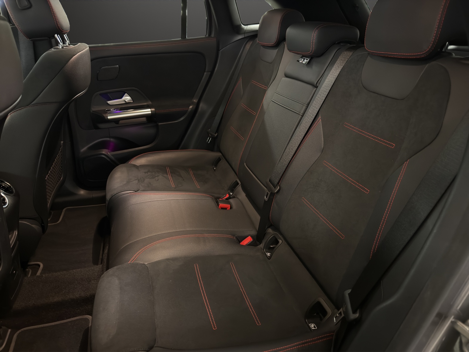 MERCEDES-BENZ EQA 300 AMG Line 4Matic-image-15