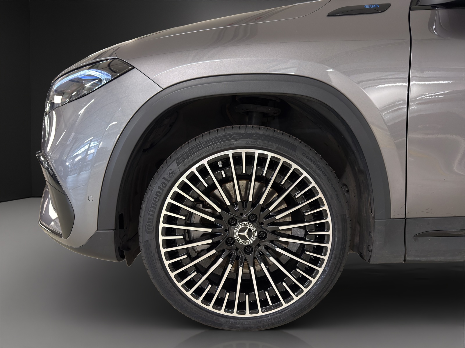 MERCEDES-BENZ EQA 300 AMG Line 4Matic-image-8