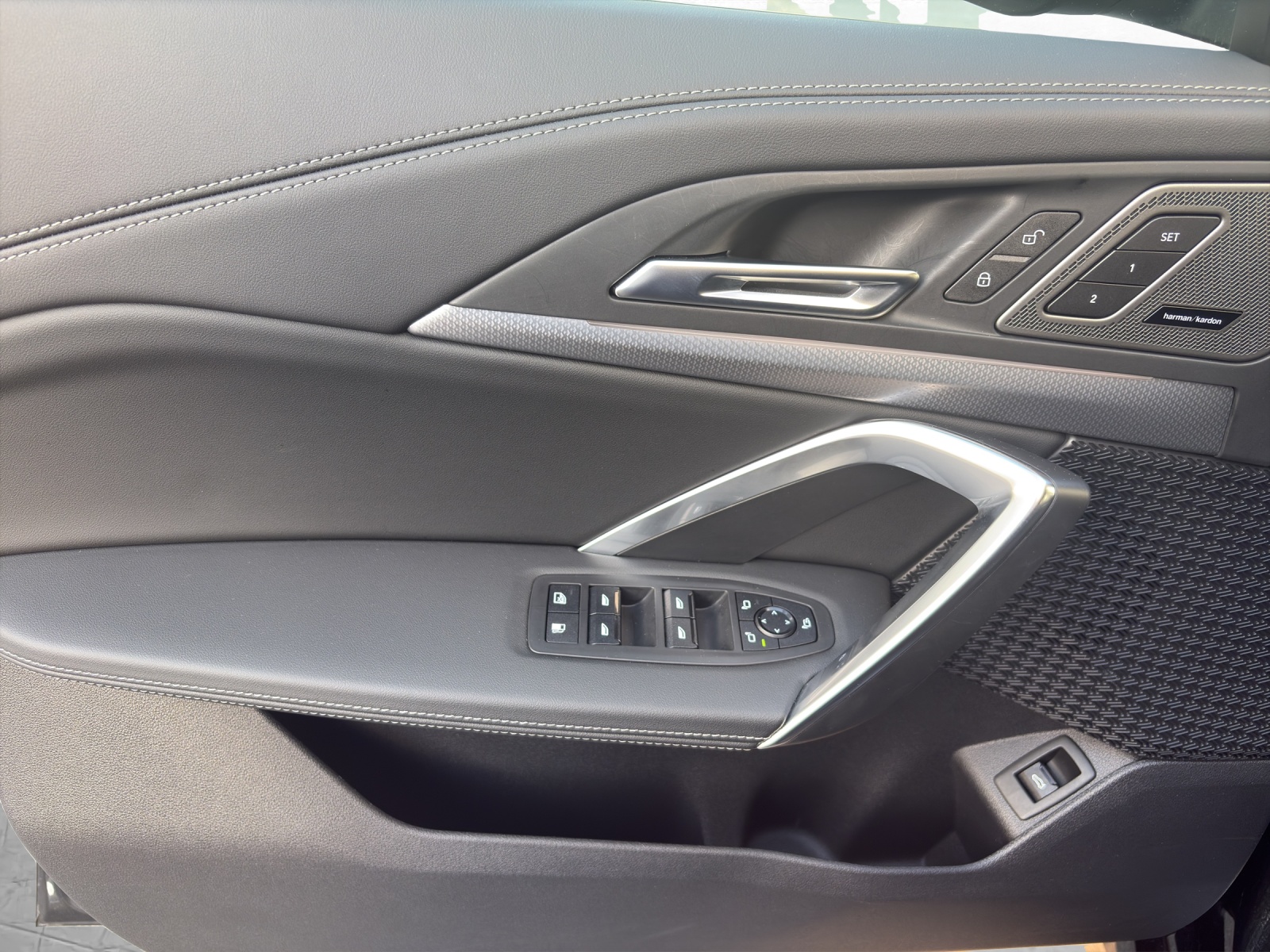 BMW X1 30e xDrive paddles-image-16