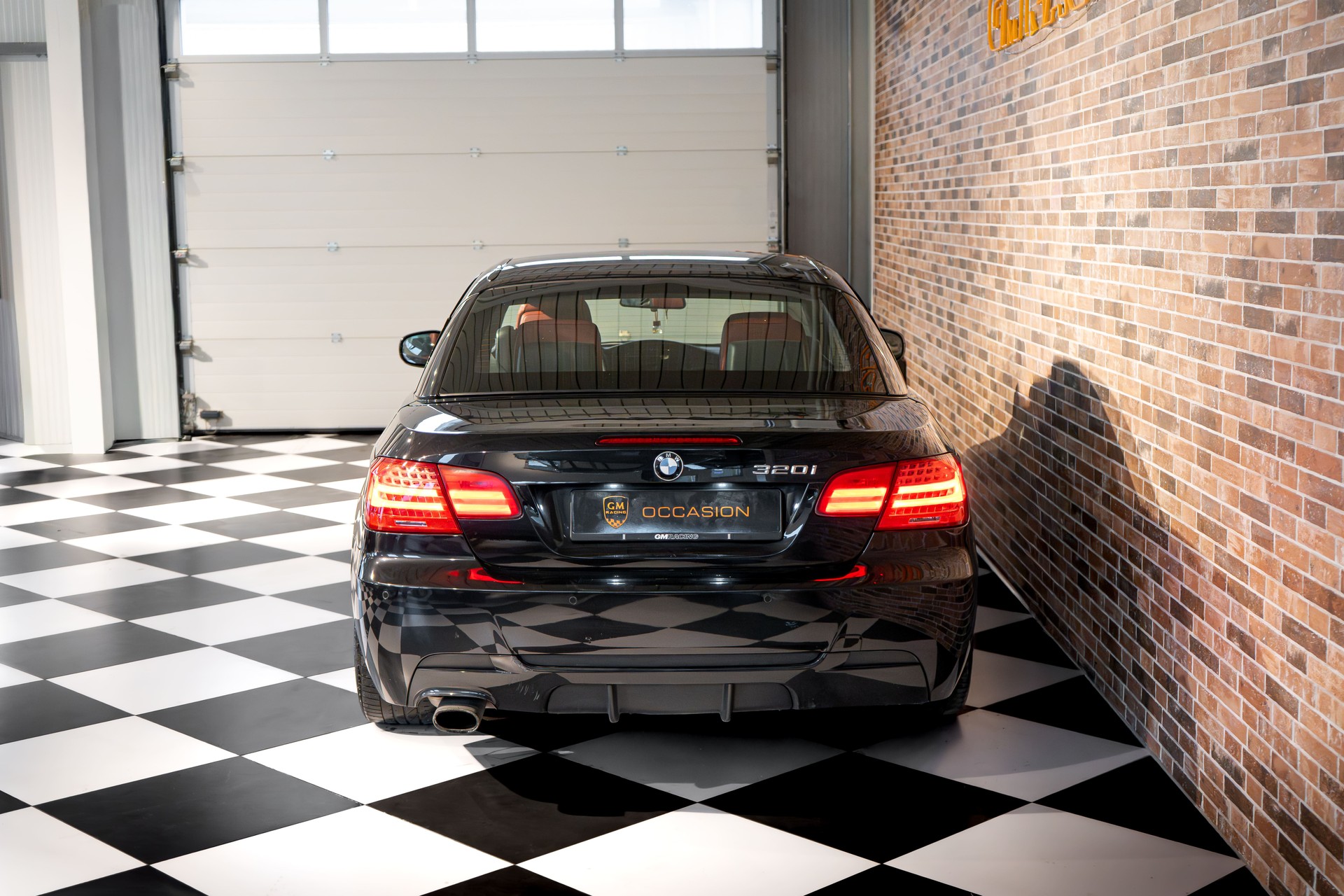 BMW 320i Cabriolet-image-4