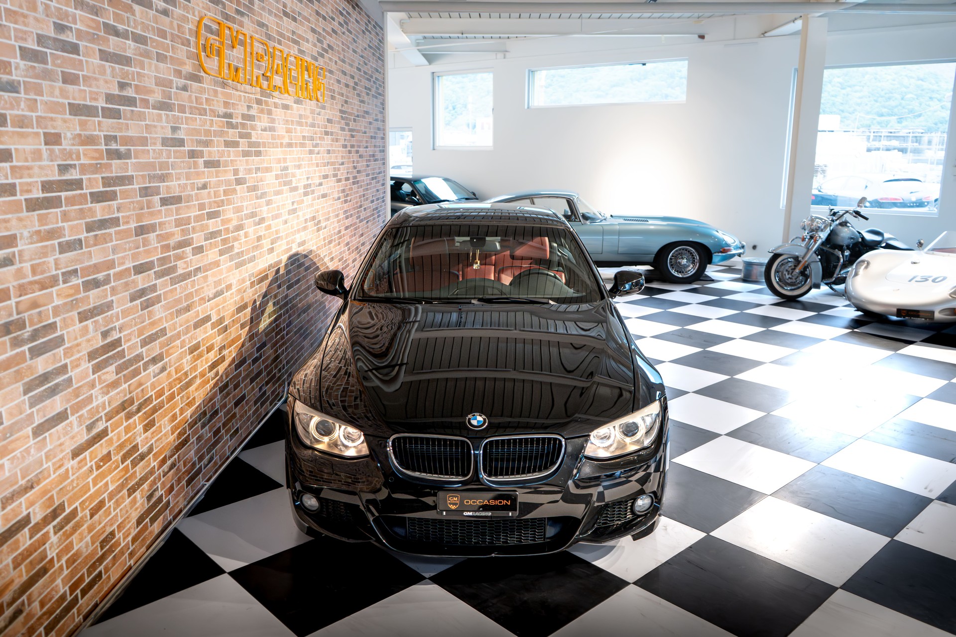 BMW 320i Cabriolet-image-3