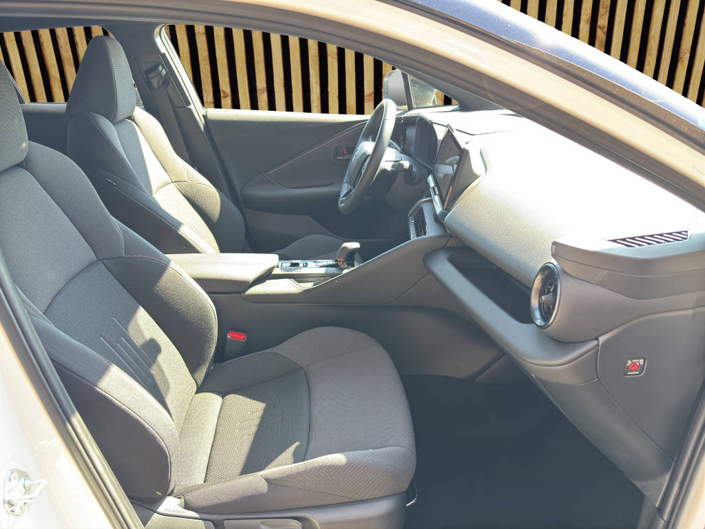TOYOTA C-HR 2.0 PHEV Trend-image-3