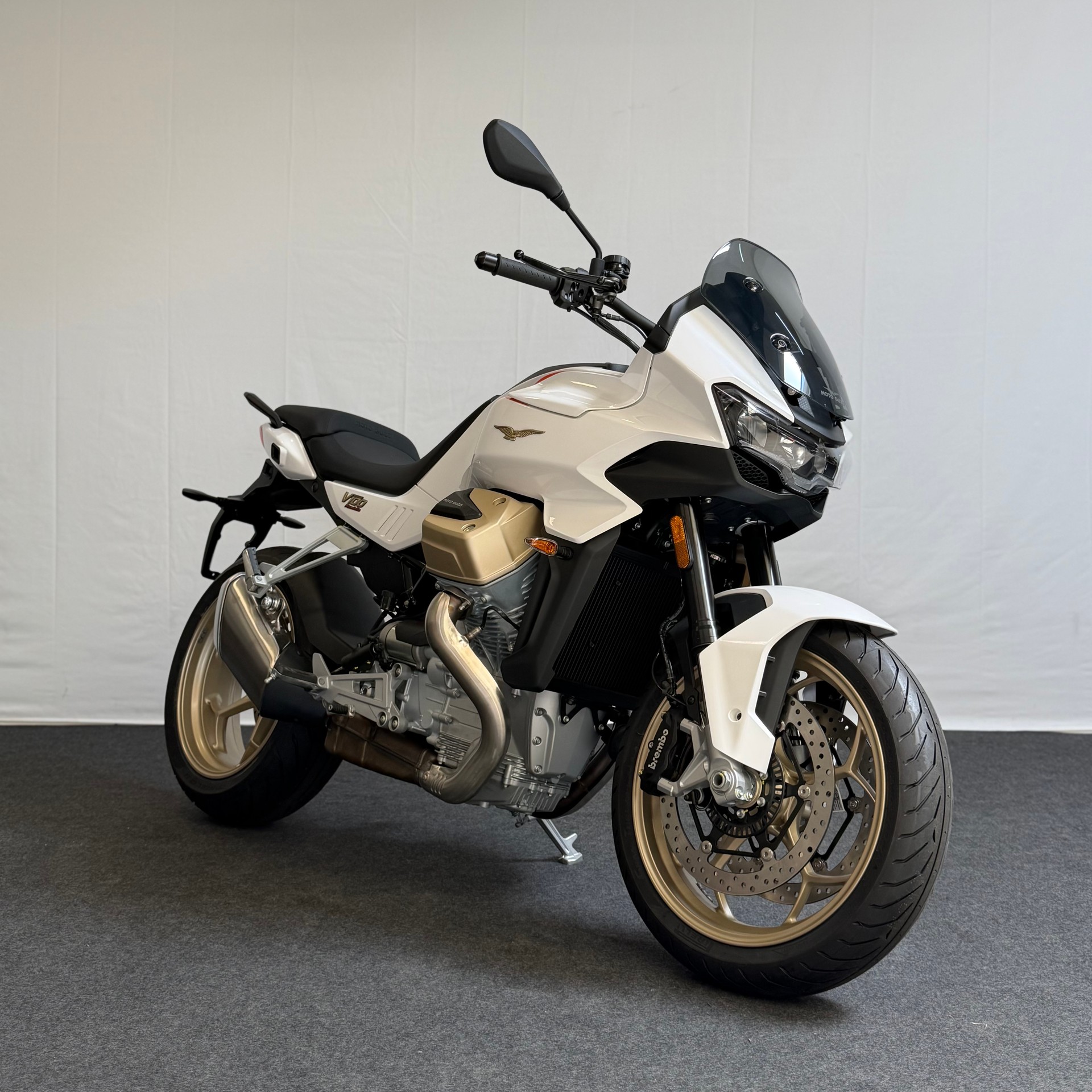 MOTO GUZZI V100 Mandello-showroom-element-1