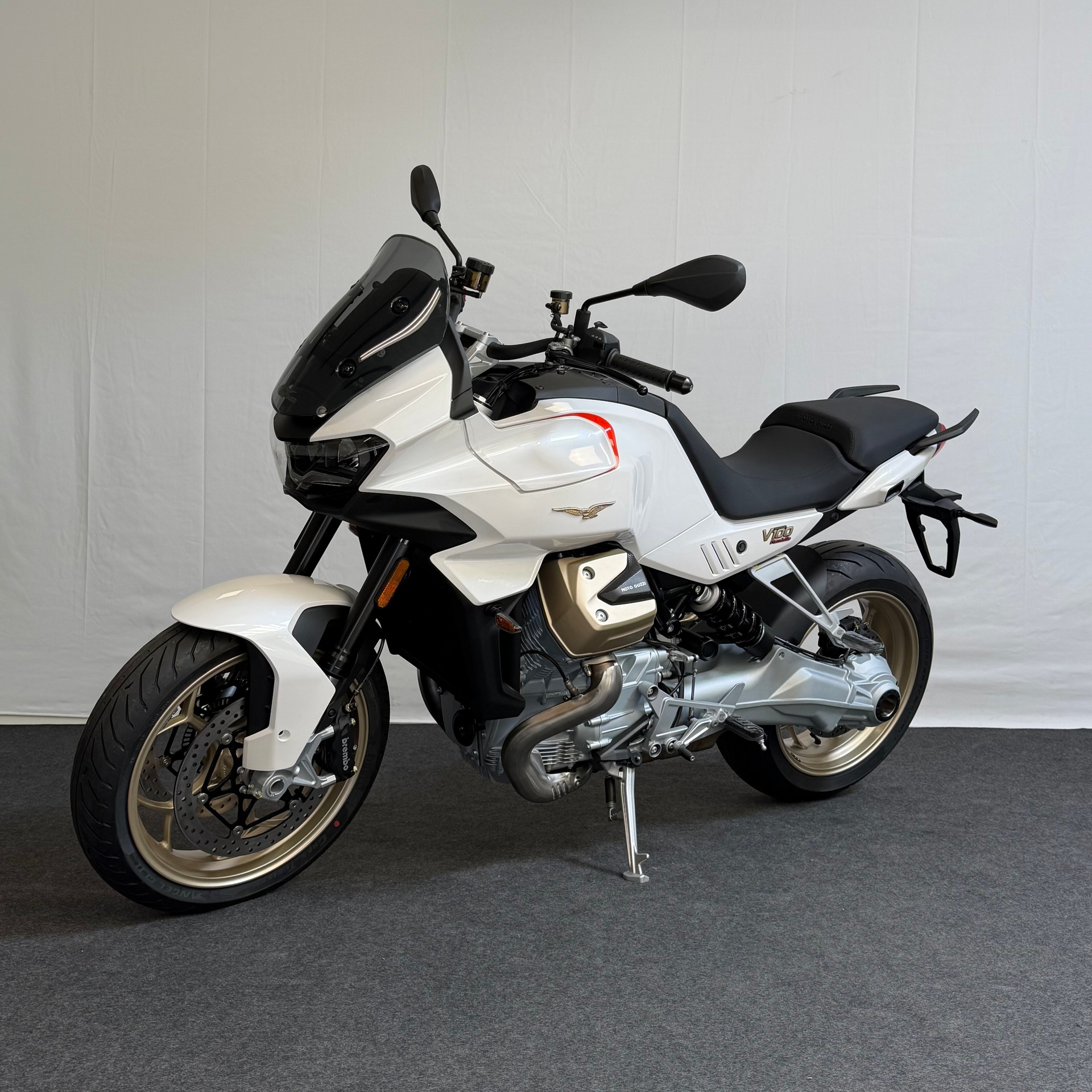 MOTO GUZZI V100 Mandello-showroom-element-2