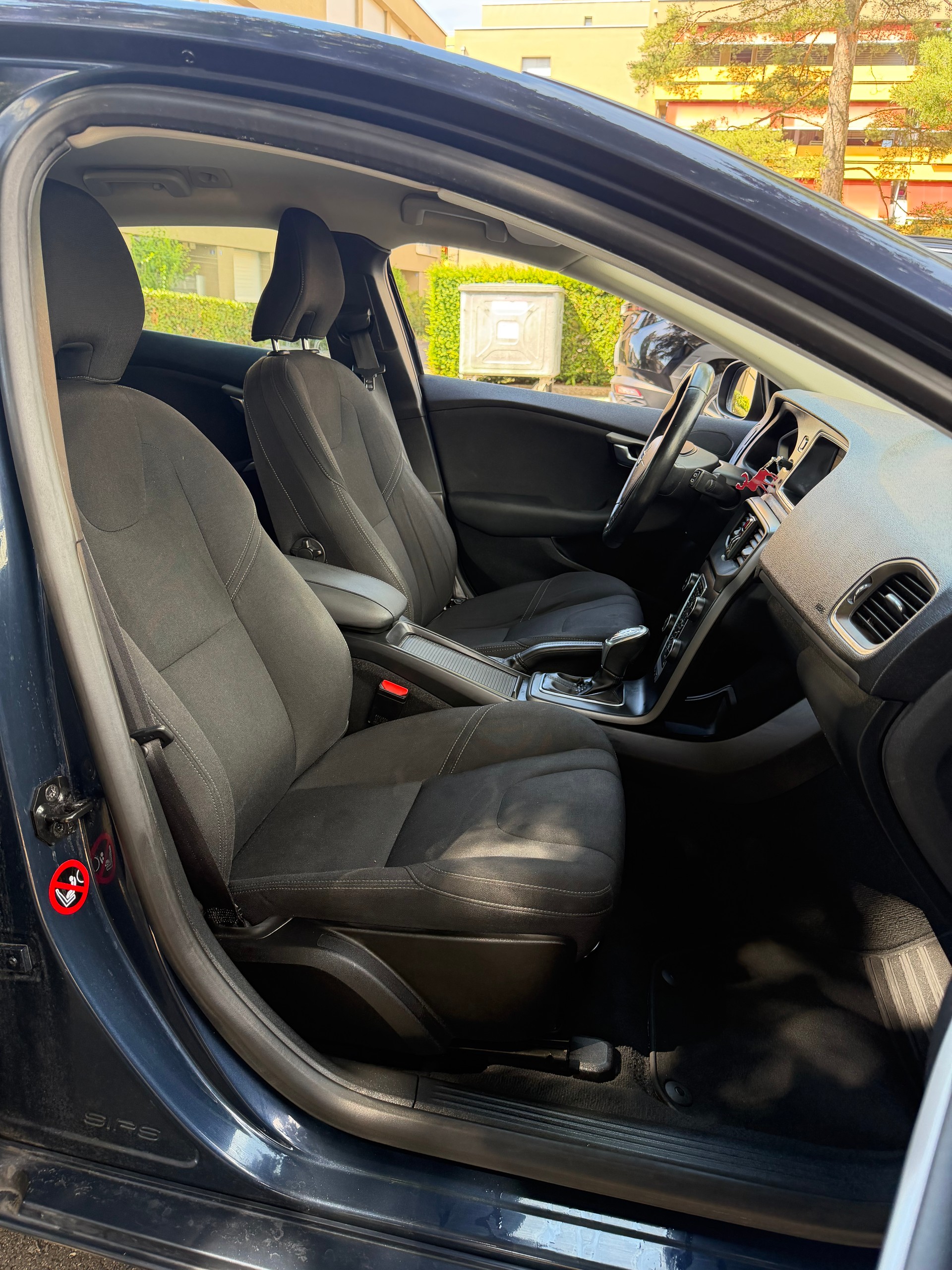 VOLVO V40 D3 Summum Geartronic-image-6
