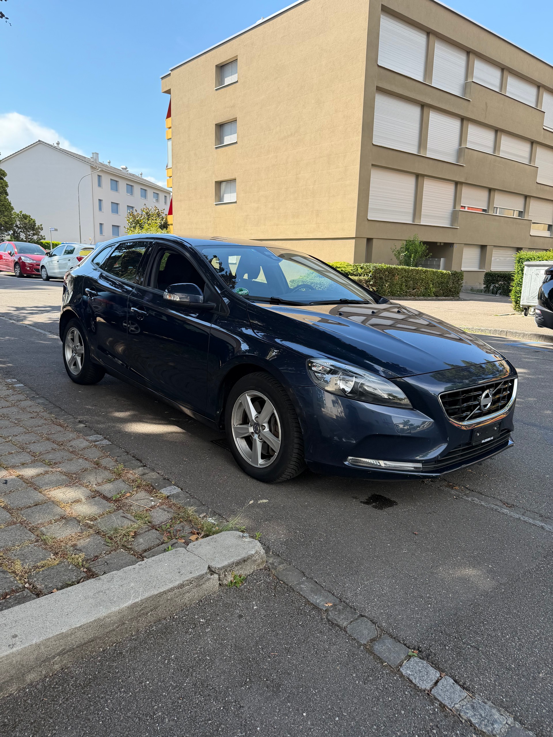 VOLVO V40 D3 Summum Geartronic-image-2