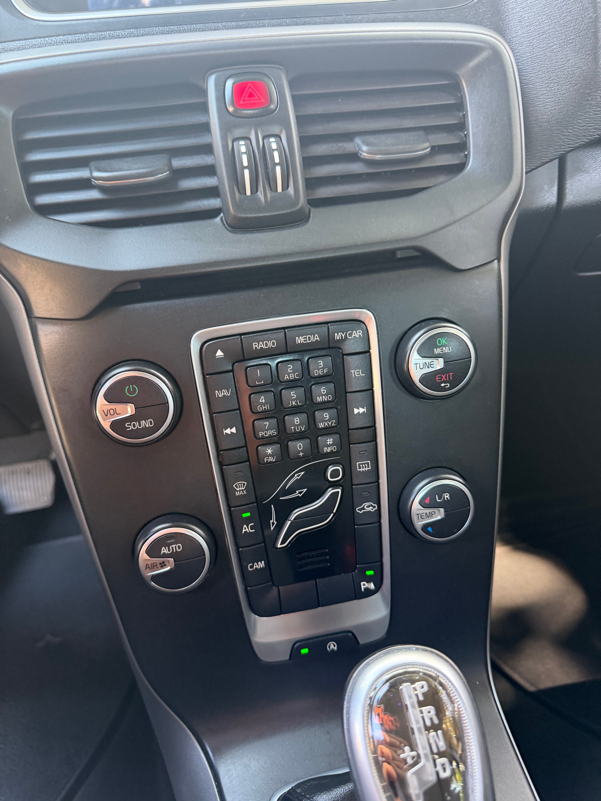 VOLVO V40 D3 Summum Geartronic-image-9