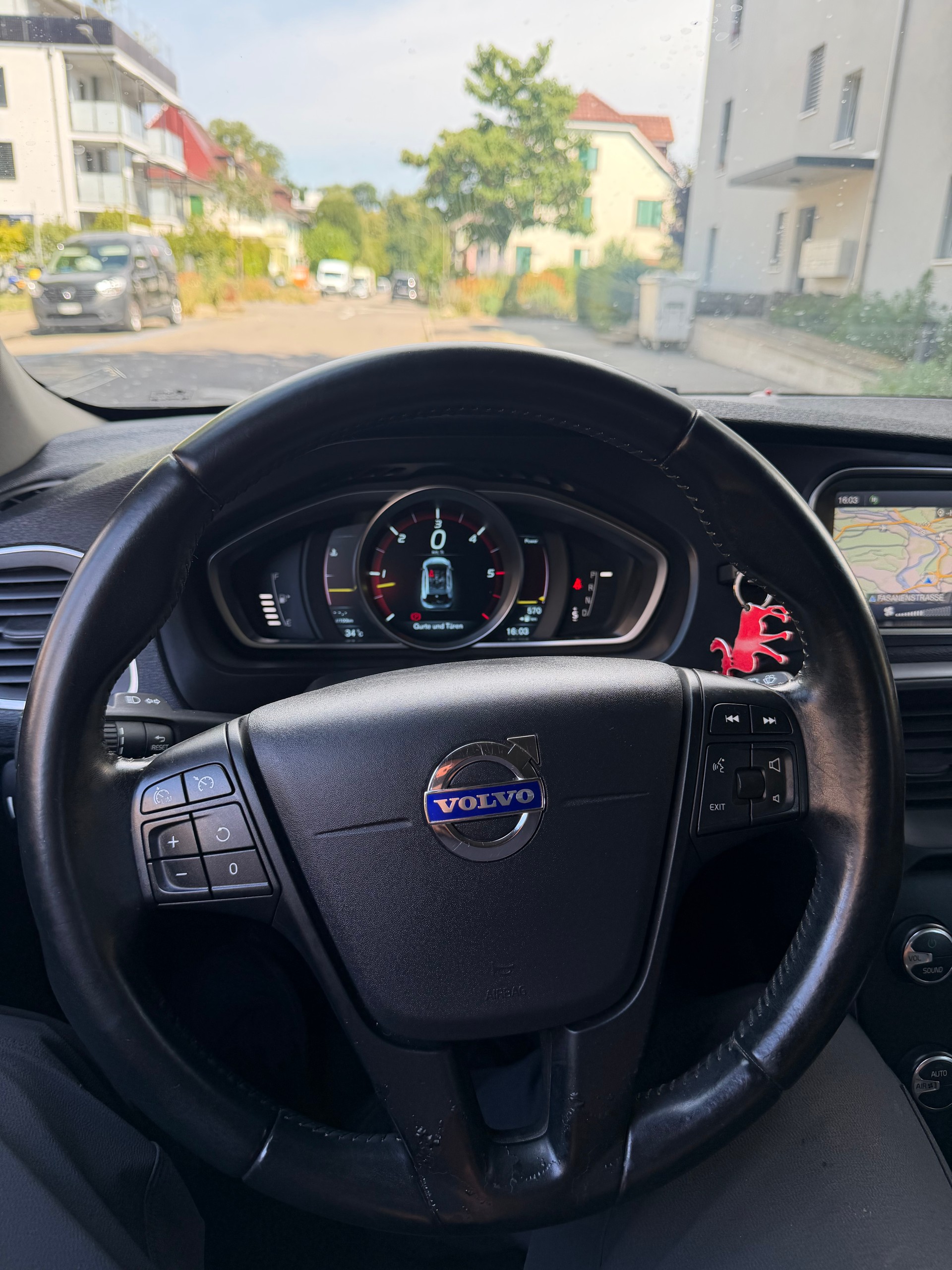 VOLVO V40 D3 Summum Geartronic-image-11