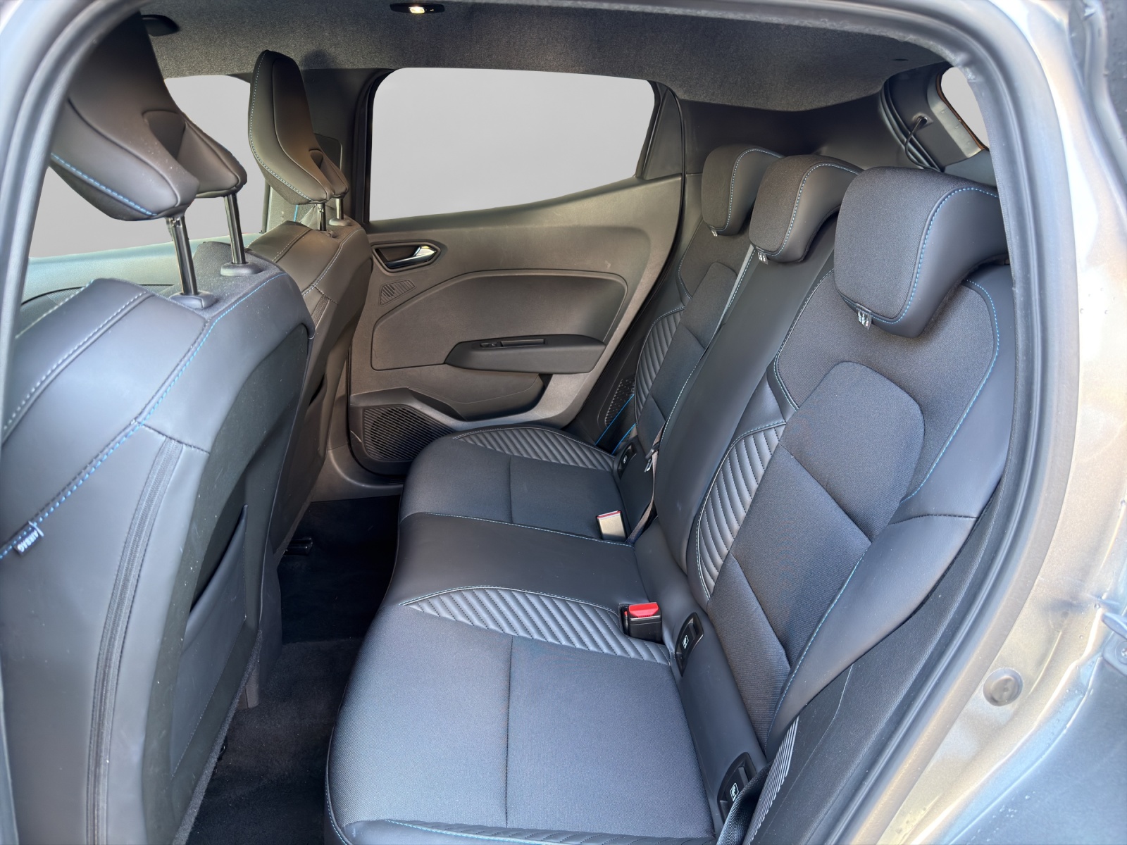 RENAULT Clio 1.6 E-Tech esprit Alpine-image-8