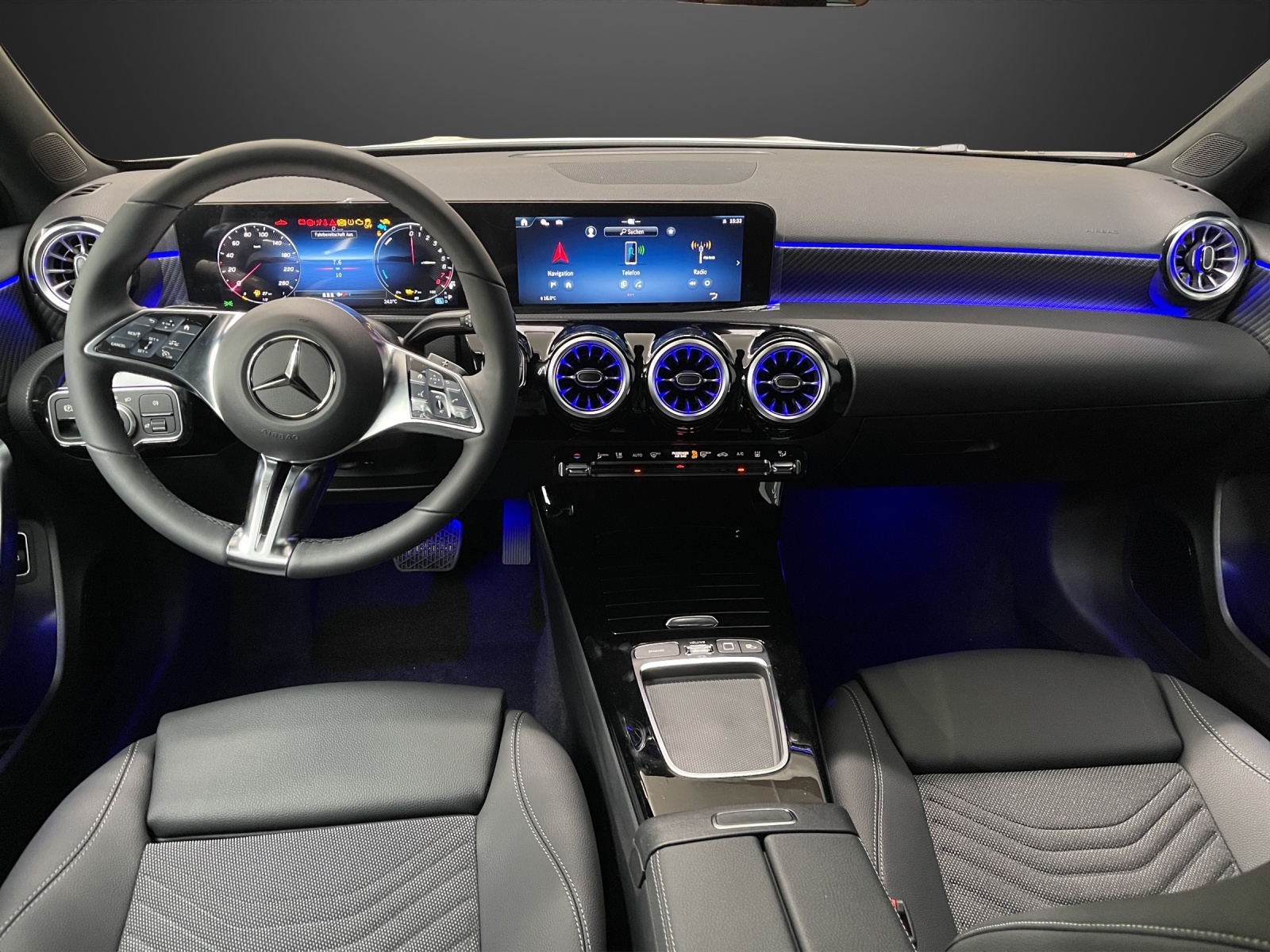 MERCEDES-BENZ A 250 e Kompaktlimousine with EQ Hybrid-image-8