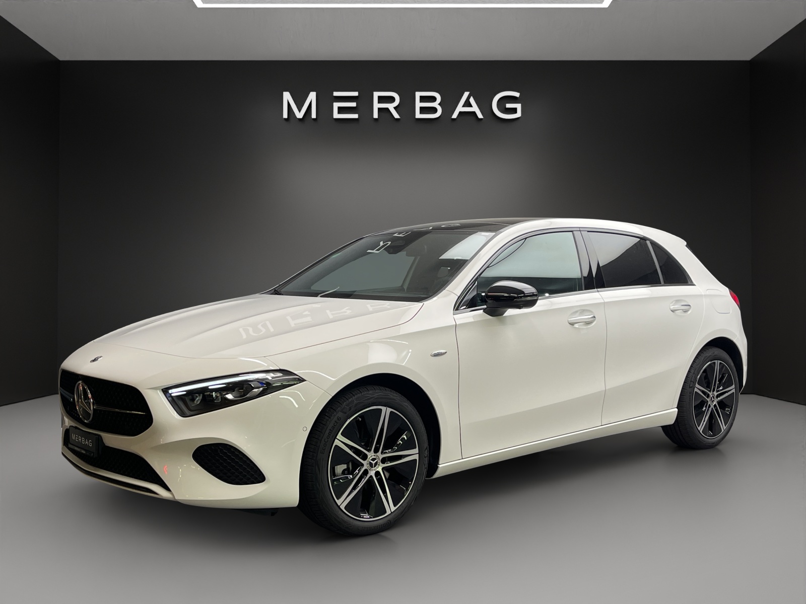 MERCEDES-BENZ A 250 e Kompaktlimousine with EQ Hybrid-image-0